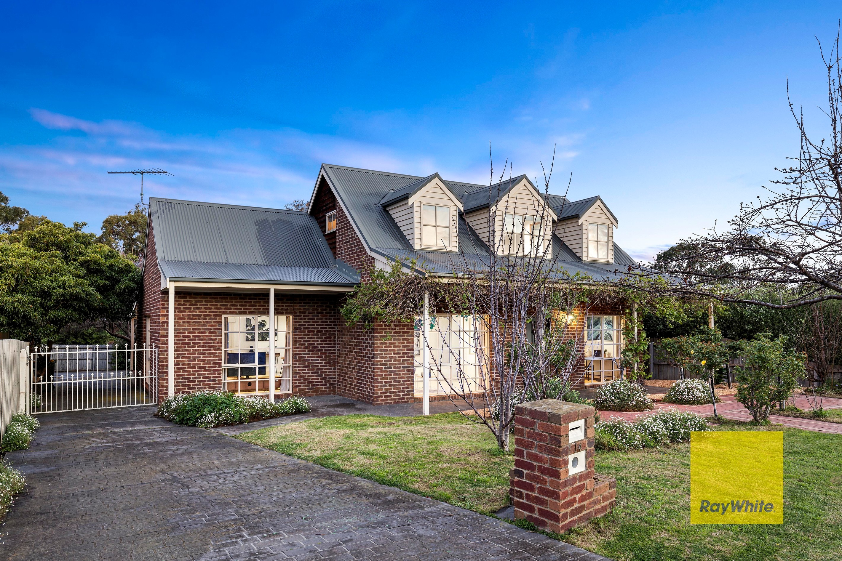 14 Finningley Court, Highton, VIC 3216