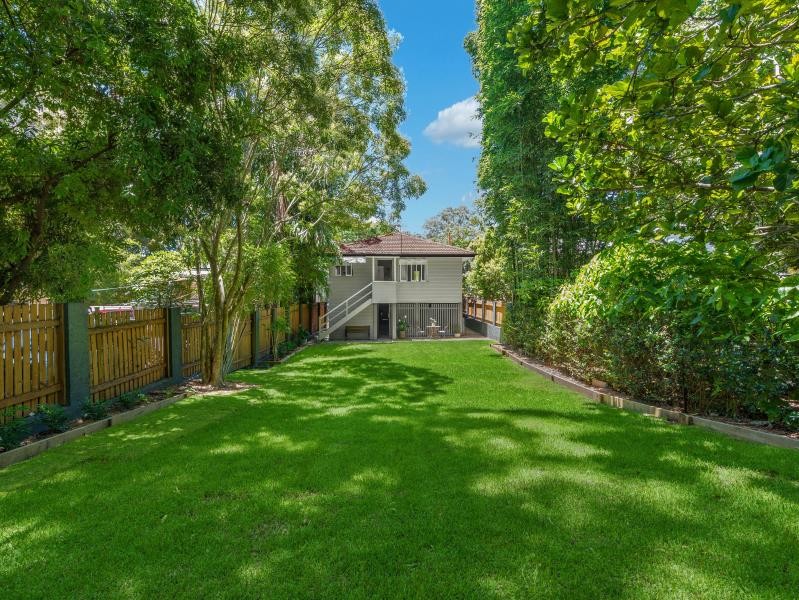 52 Chiswick Road, Bardon, QLD 4065