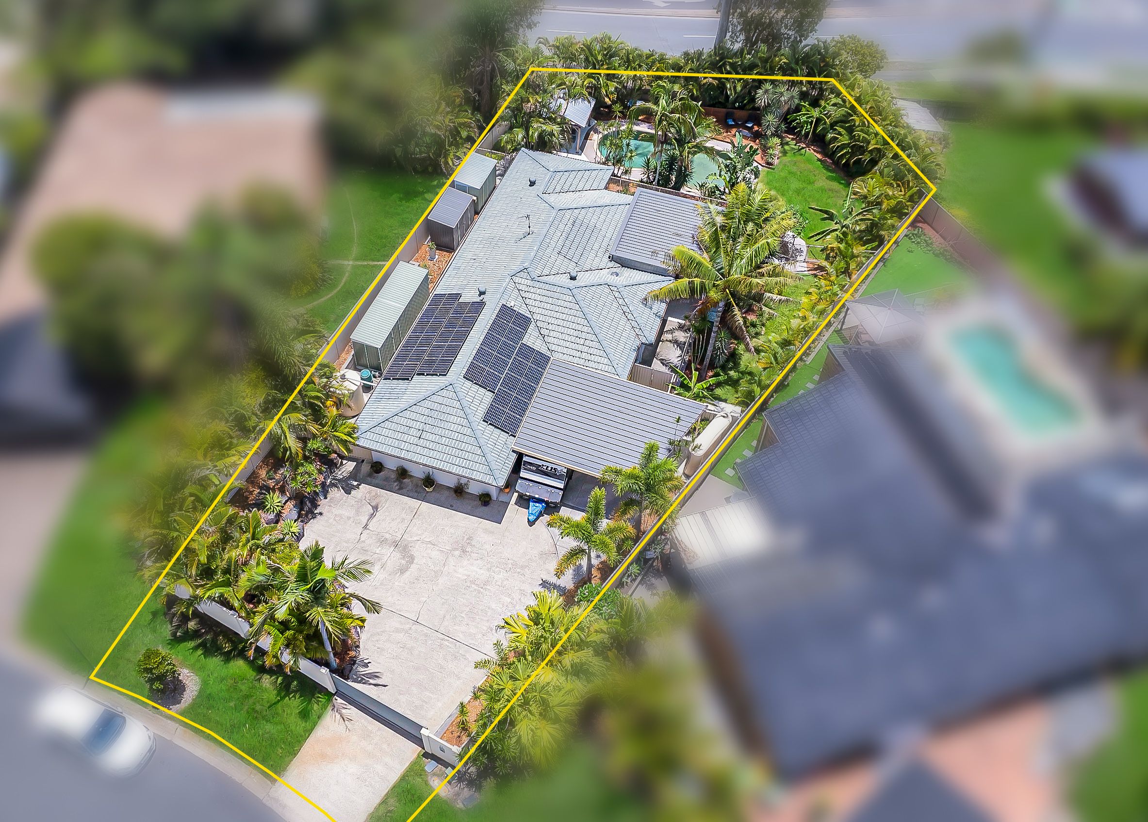 11 Tocumwal Court, Helensvale, QLD 4212