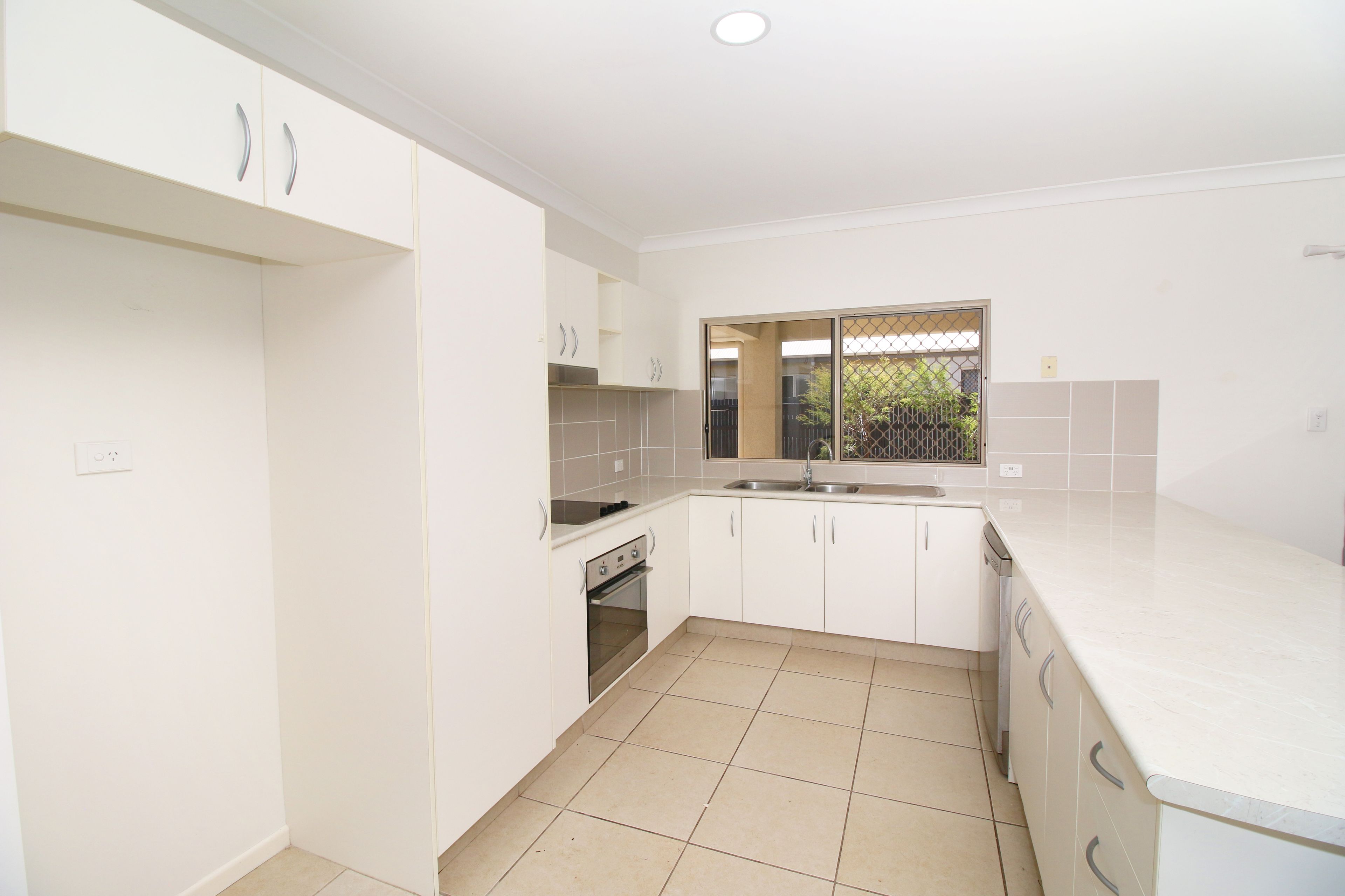 6 Ningaloo Crescent, Burdell, QLD 4818