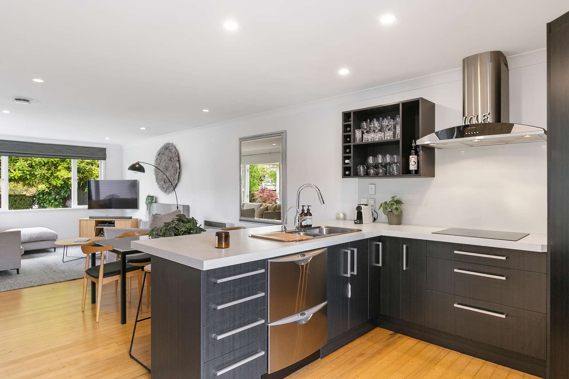 19 Swan Crescent photo 2