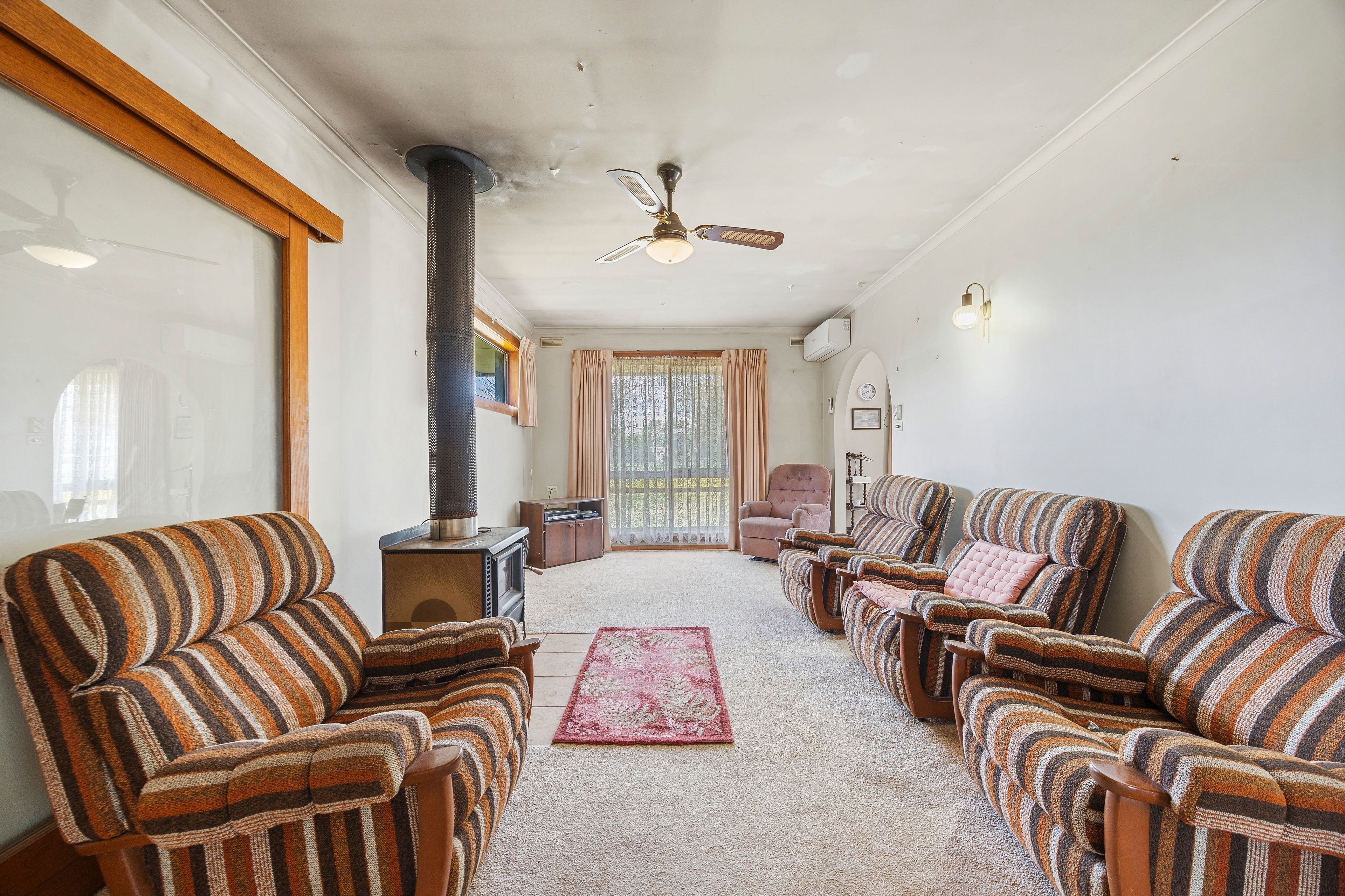 209 Howe Street — photo 4 of 30