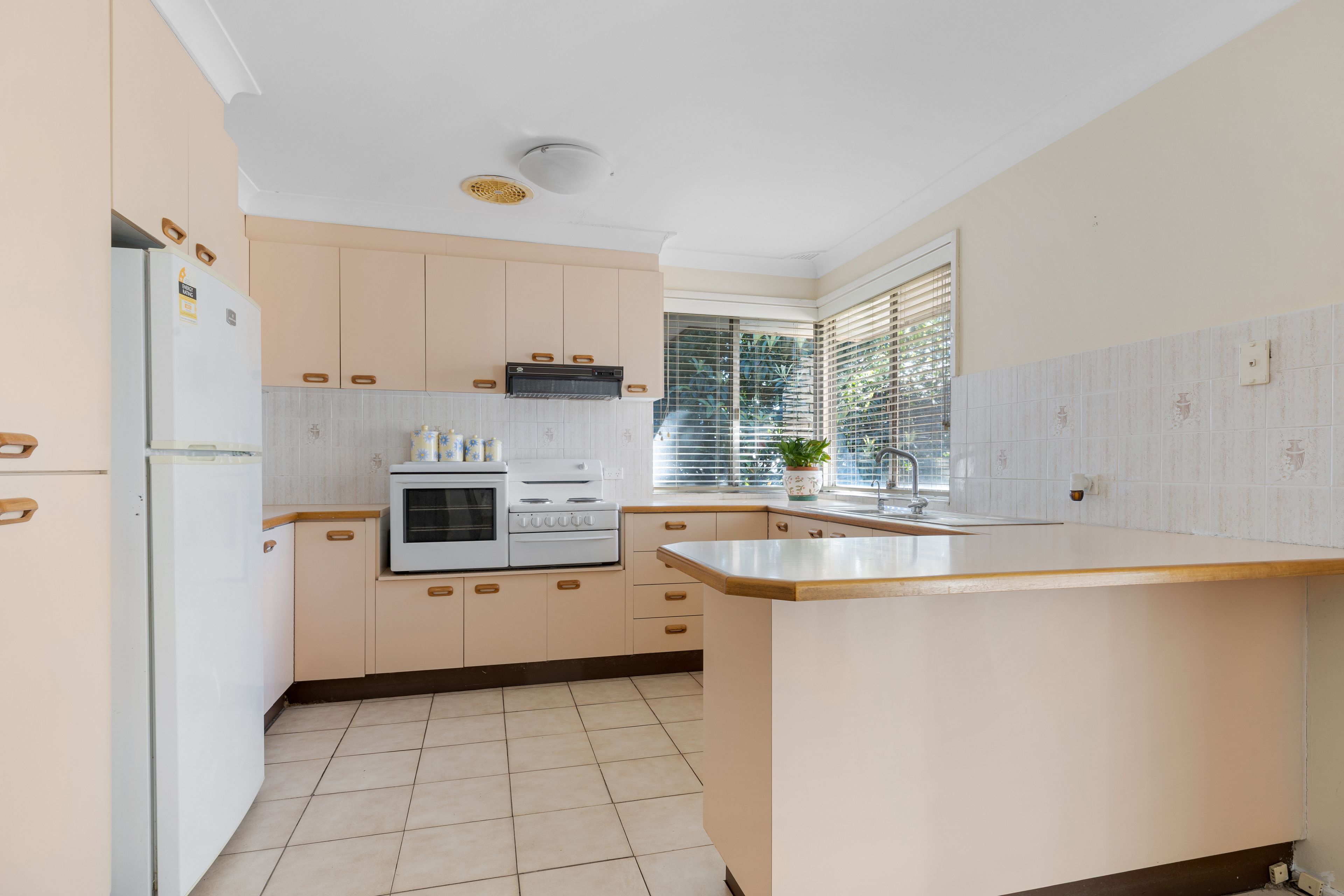 32 Almeria Avenue — photo 10 of 13