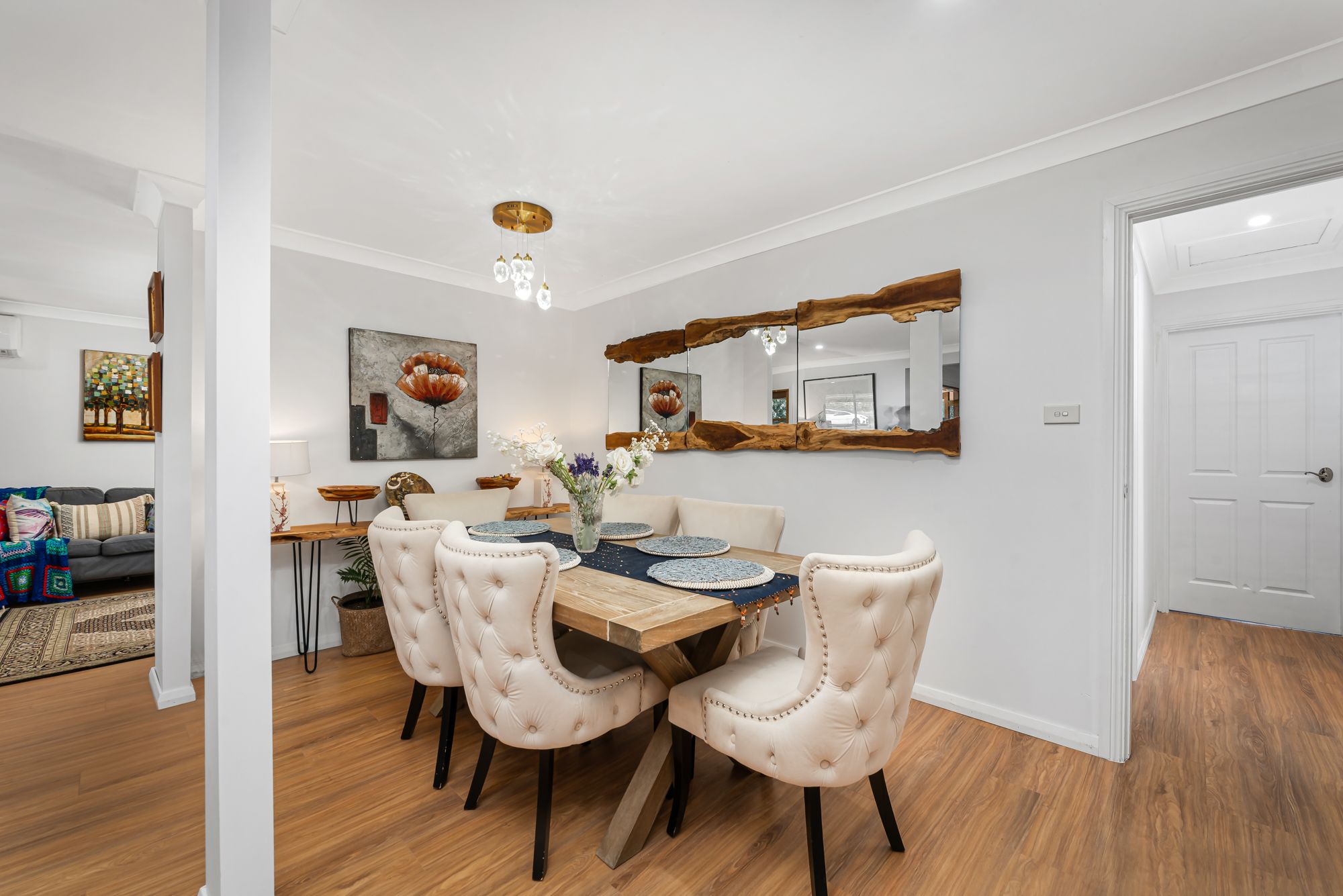 19 Chaplin Crescent — photo 7 of 15