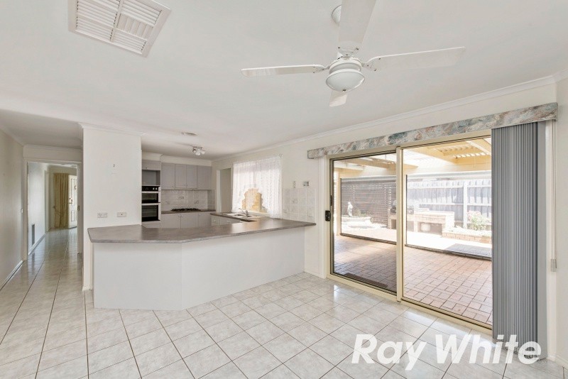 42 Sandalwood Avenue, Narre Warren, VIC 3805