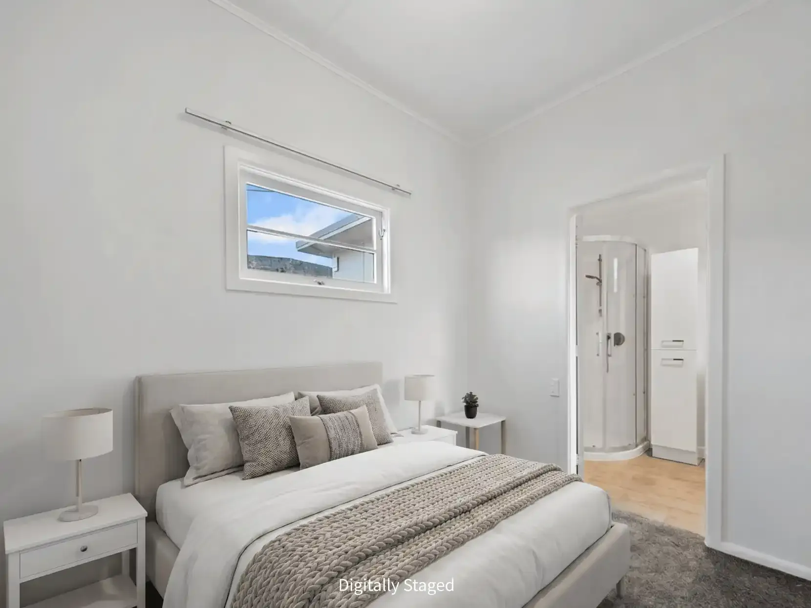 4 bedroom home with dual living & 2 kitchens in Papatoetoe! 4