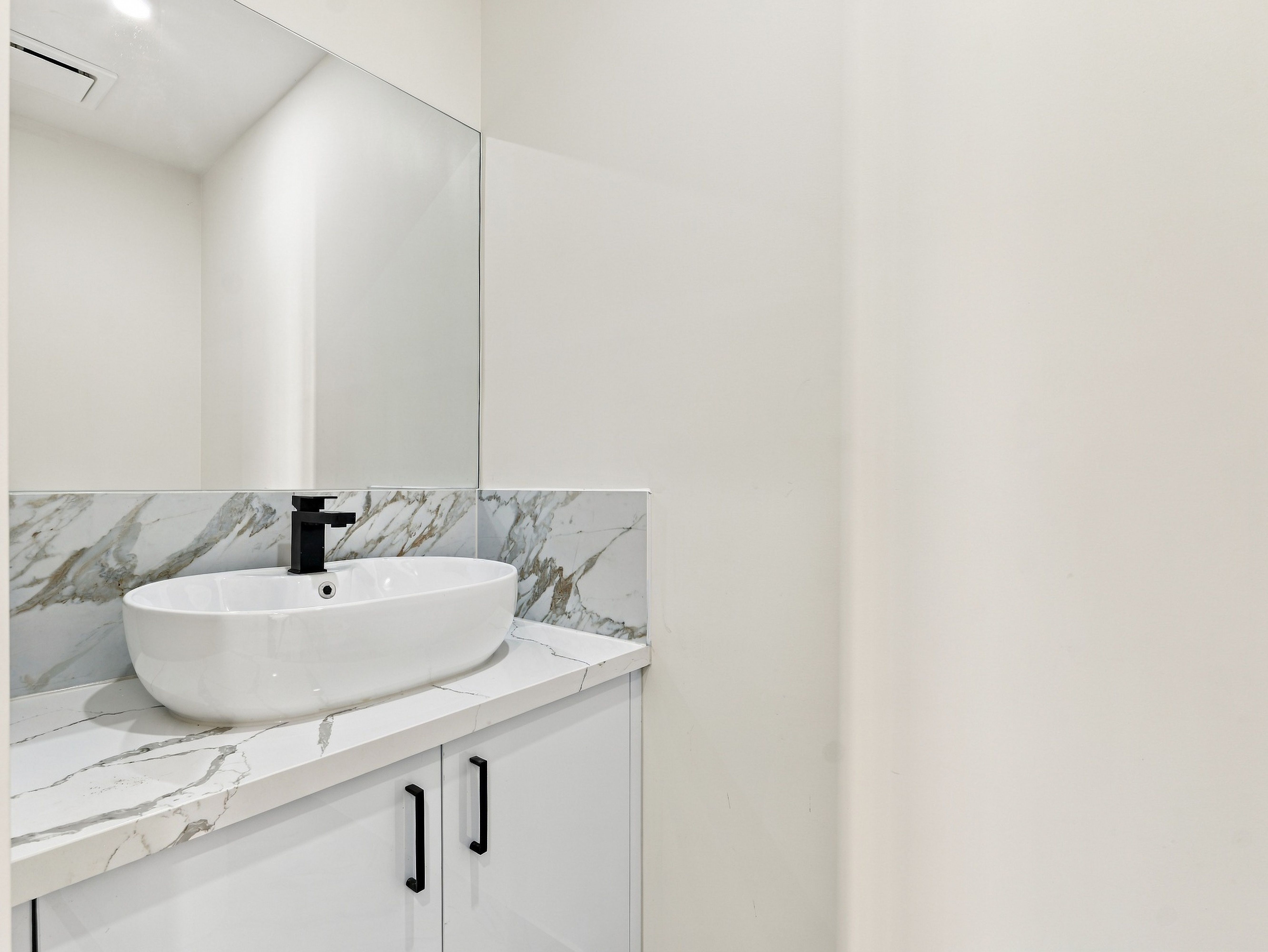 2/10 Davern Court — photo 19 of 25