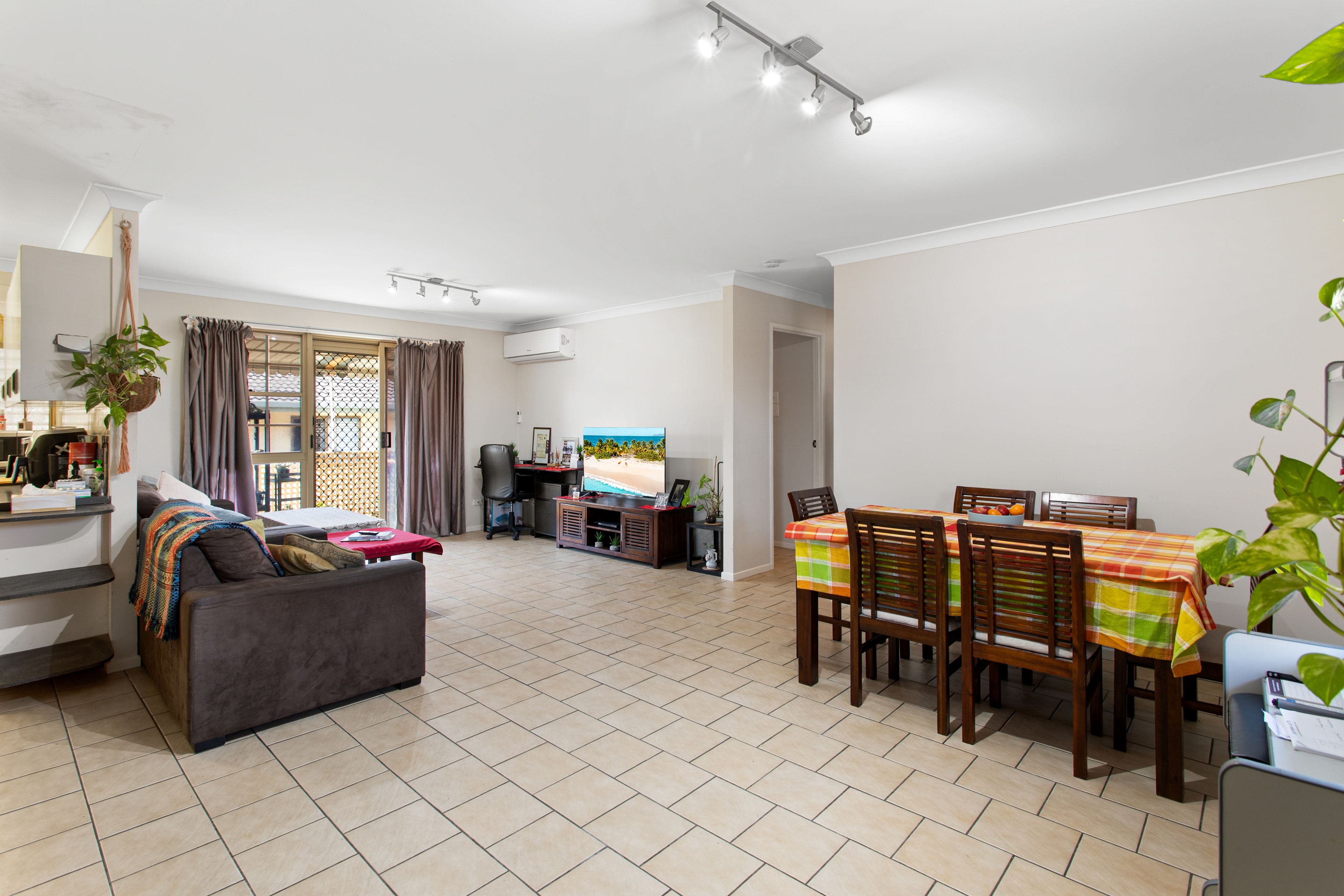 5/2A Landsborough Avenue — photo 2 of 13