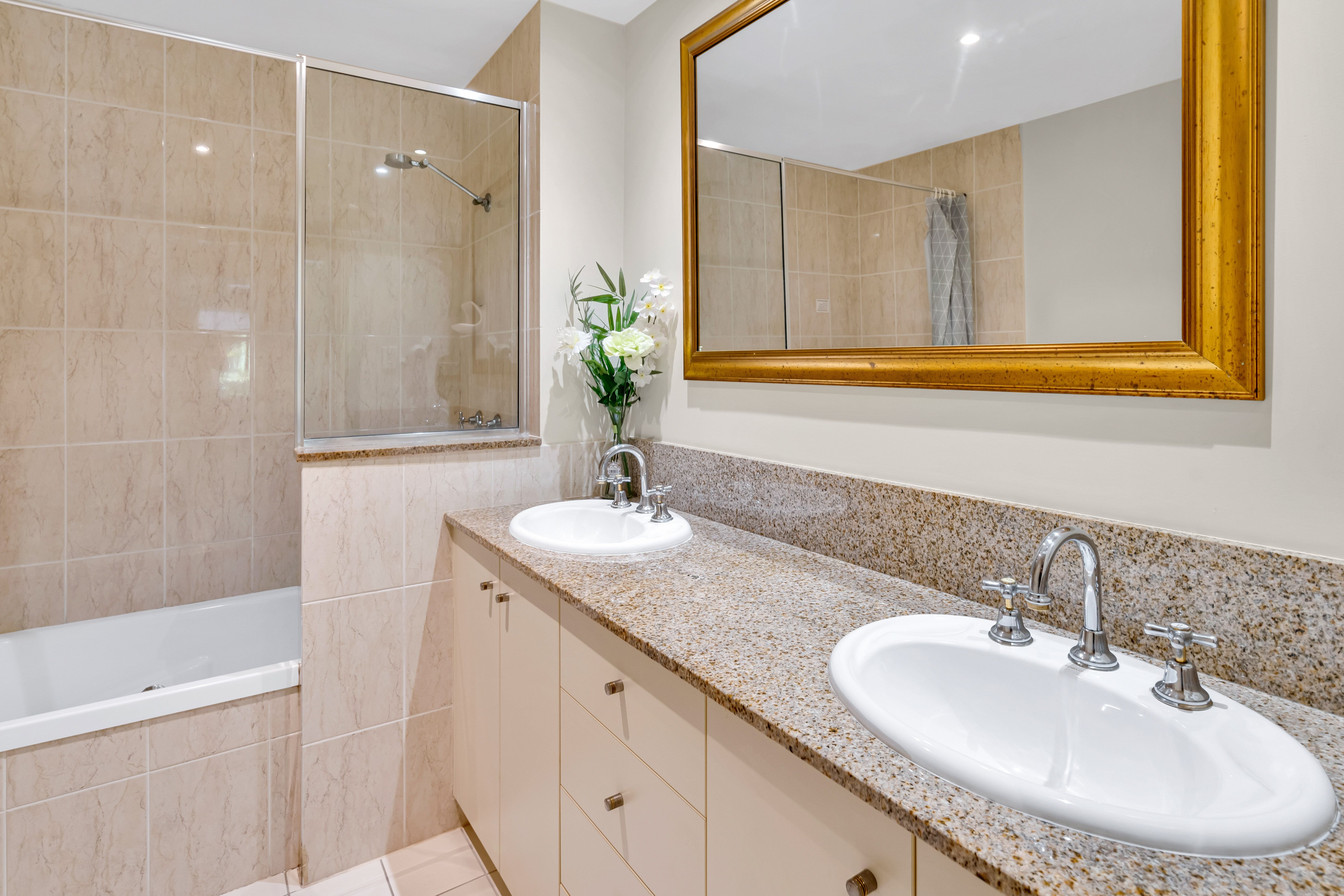 1611/2-10 Greenslopes Street — photo 10 of 11