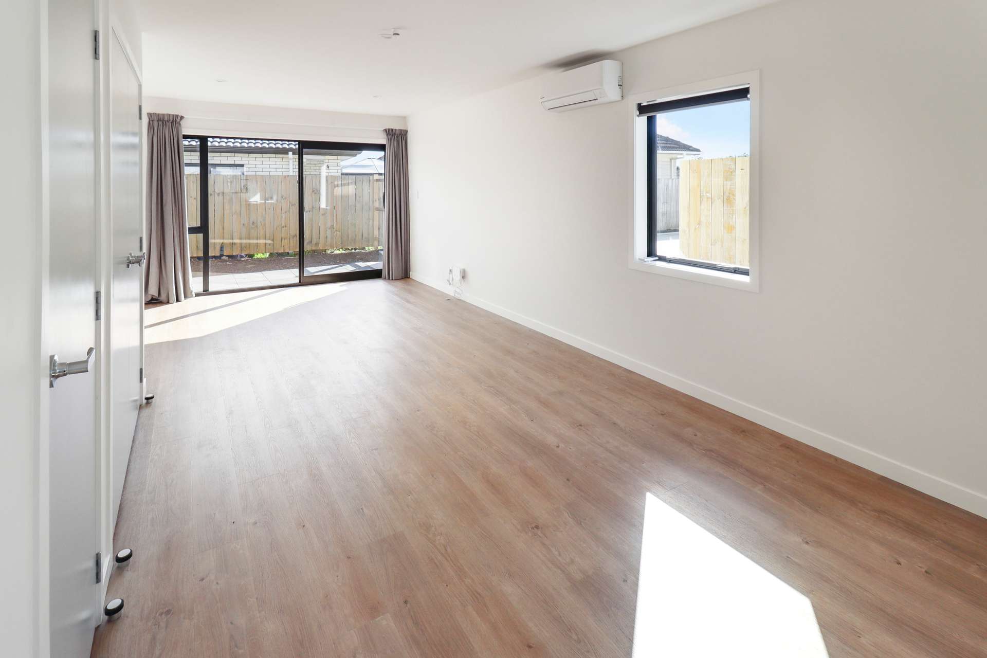 48a Ashton Avenue photo 2