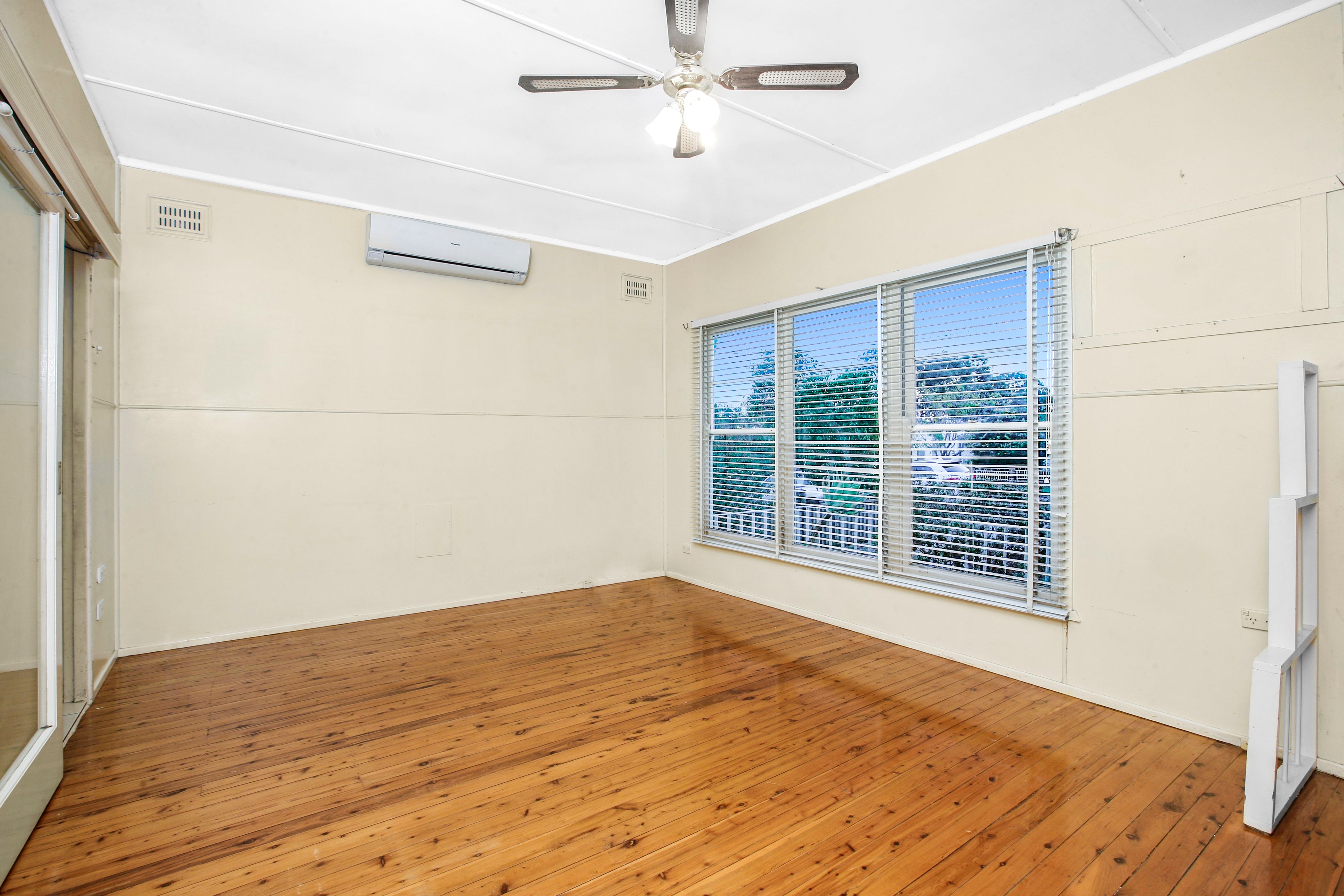 10 Renfrew Street, Guildford, NSW 2161