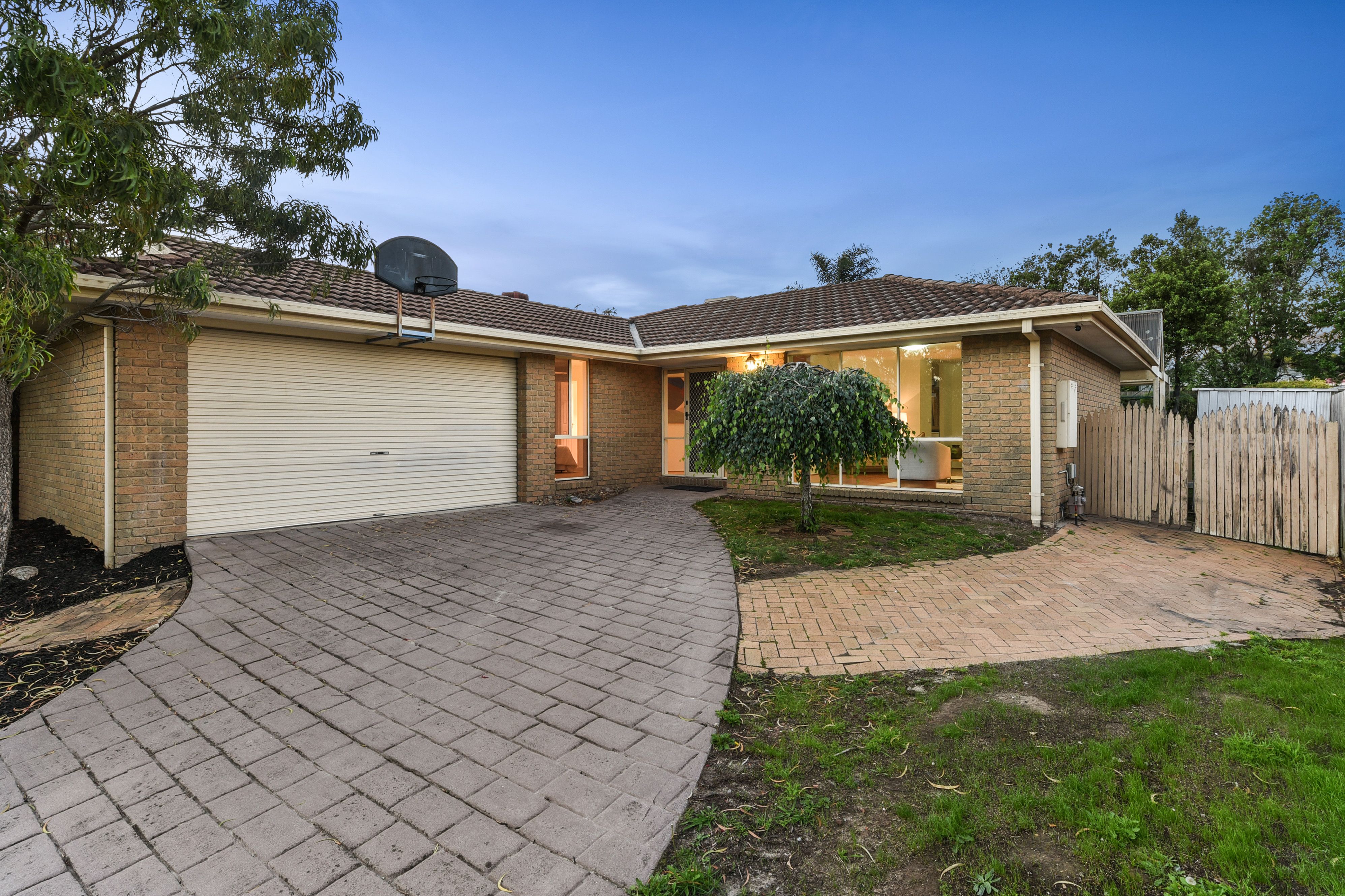 11 Angela Court, South Morang, VIC 3752