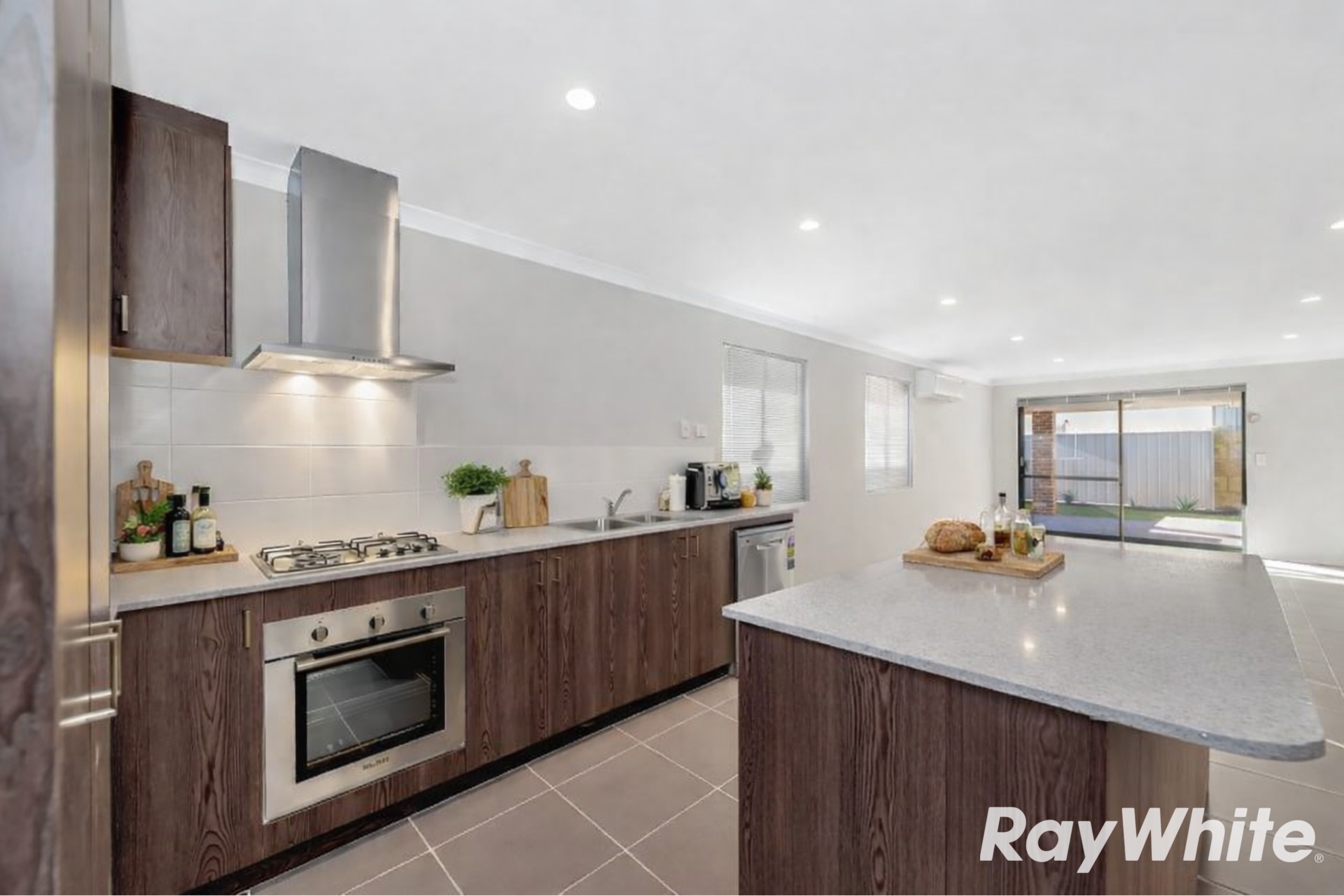 10 Dornoch Way, Meadow Springs, WA 6210