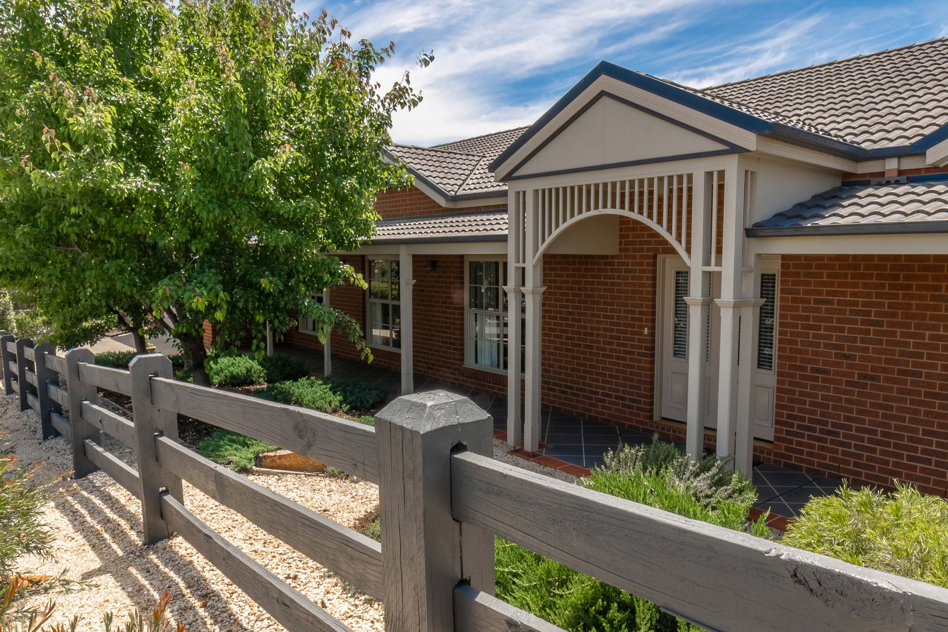 16 Hampshire Place, Strathfieldsaye, VIC 3551