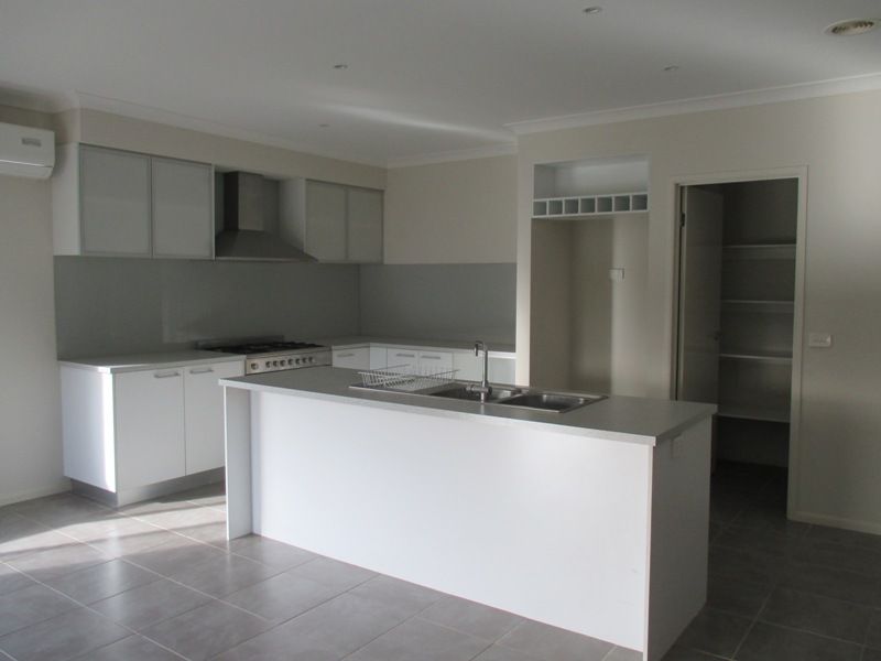186 Linsell Boulevard, Cranbourne East, VIC 3977