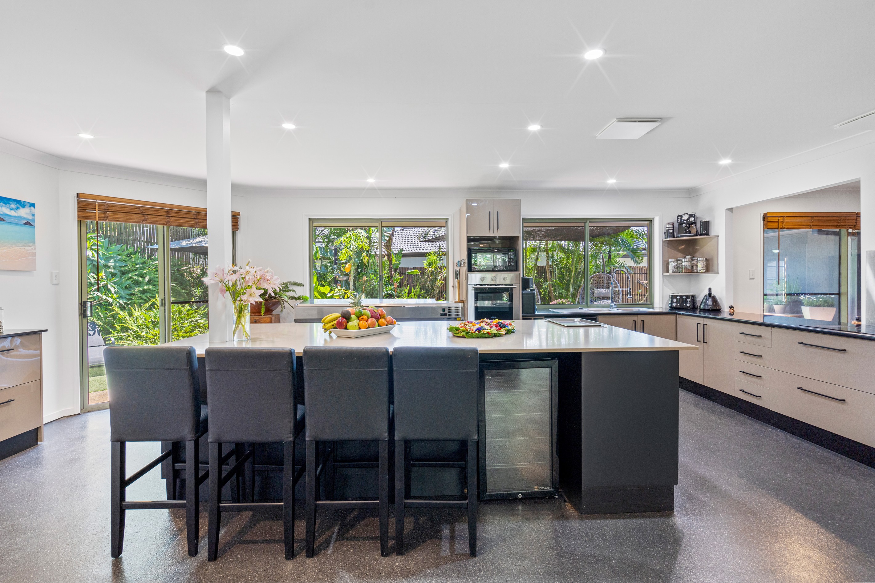 16 Royal Court, Ashmore, QLD 4214