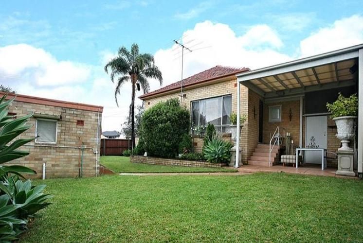 2 Tallawalla Street, Beverly Hills, NSW 2209