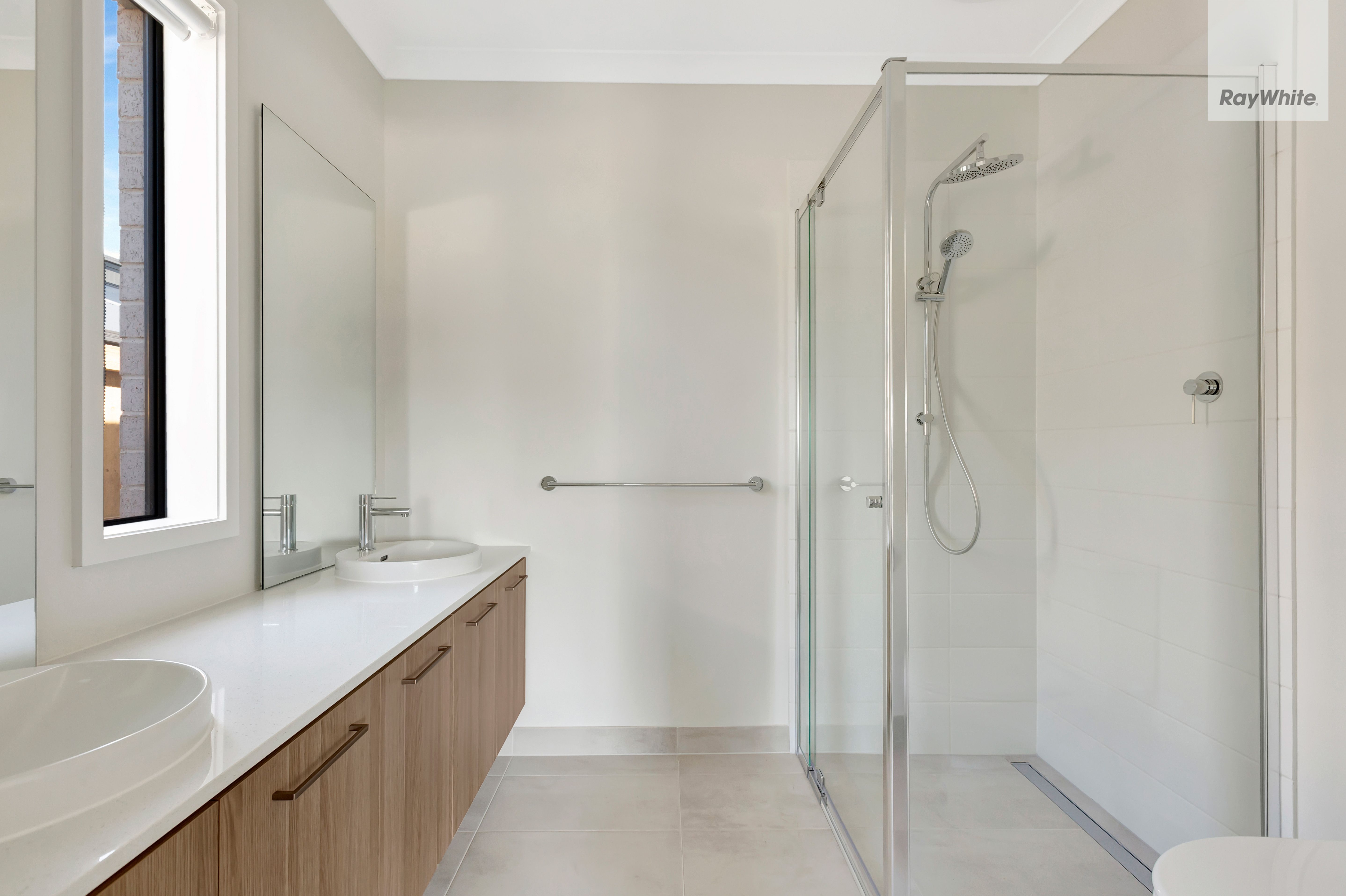 48 Birchwood Crescent — photo 8 of 12