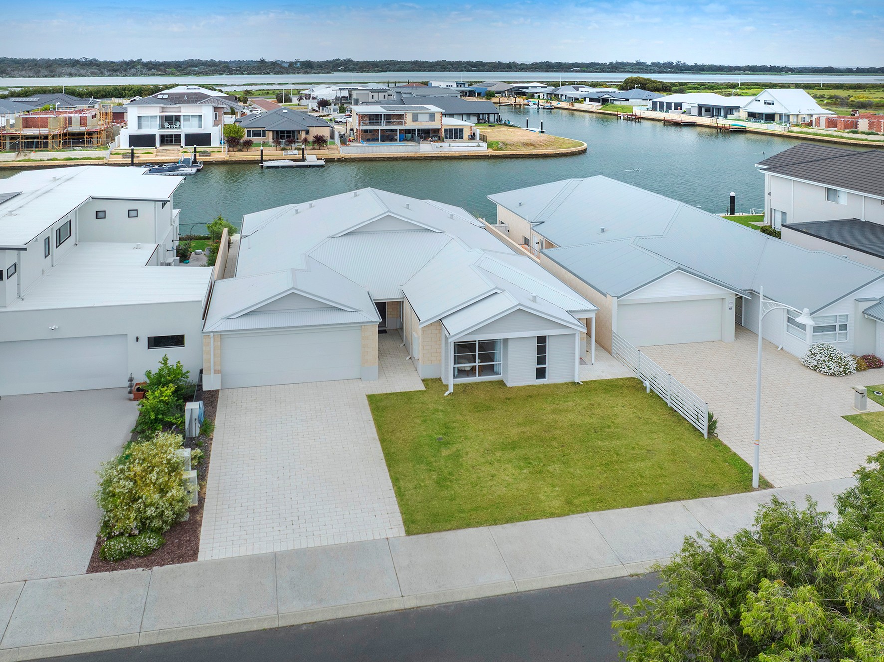 52 Lanyard Boulevard, Geographe, WA 6280