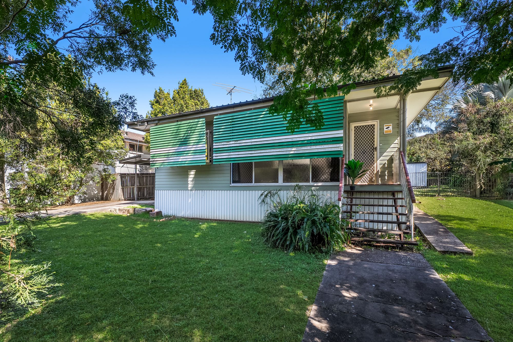 20 Riordan Street — photo from Ray White Mitchelton - Team Justin Watt