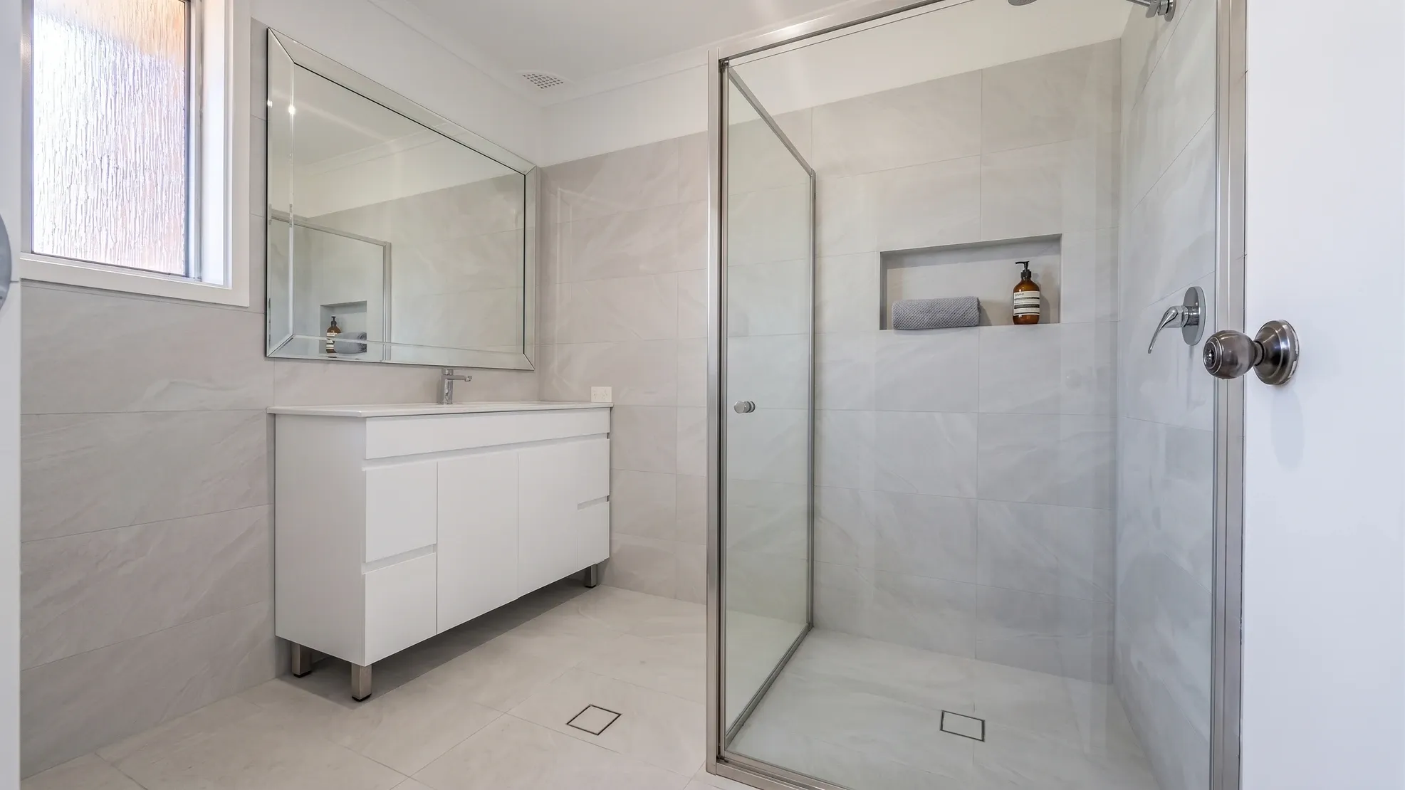 219 Victoria Street — photo 3 of 10