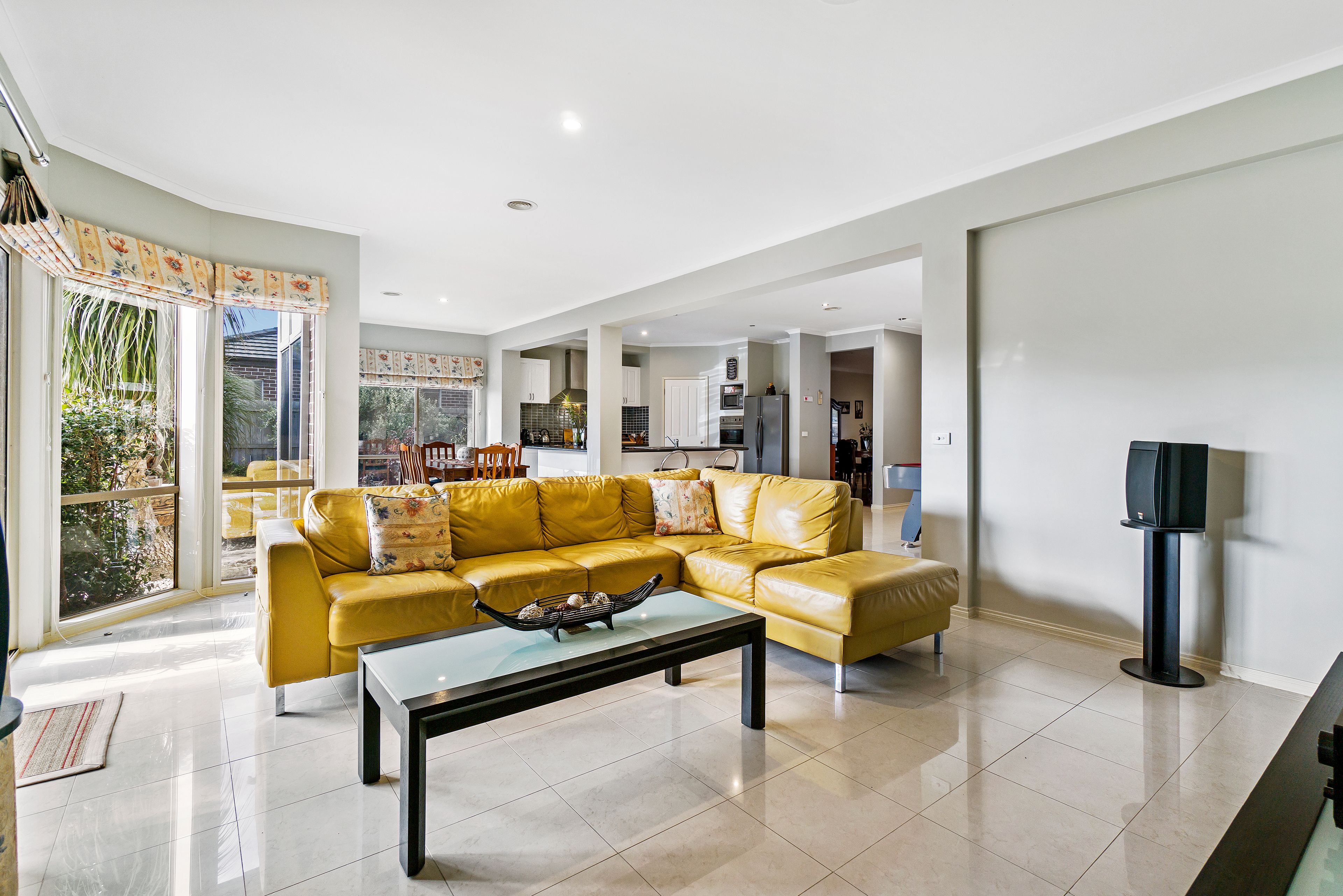 2 The Walk, Taylors Hill, VIC 3037