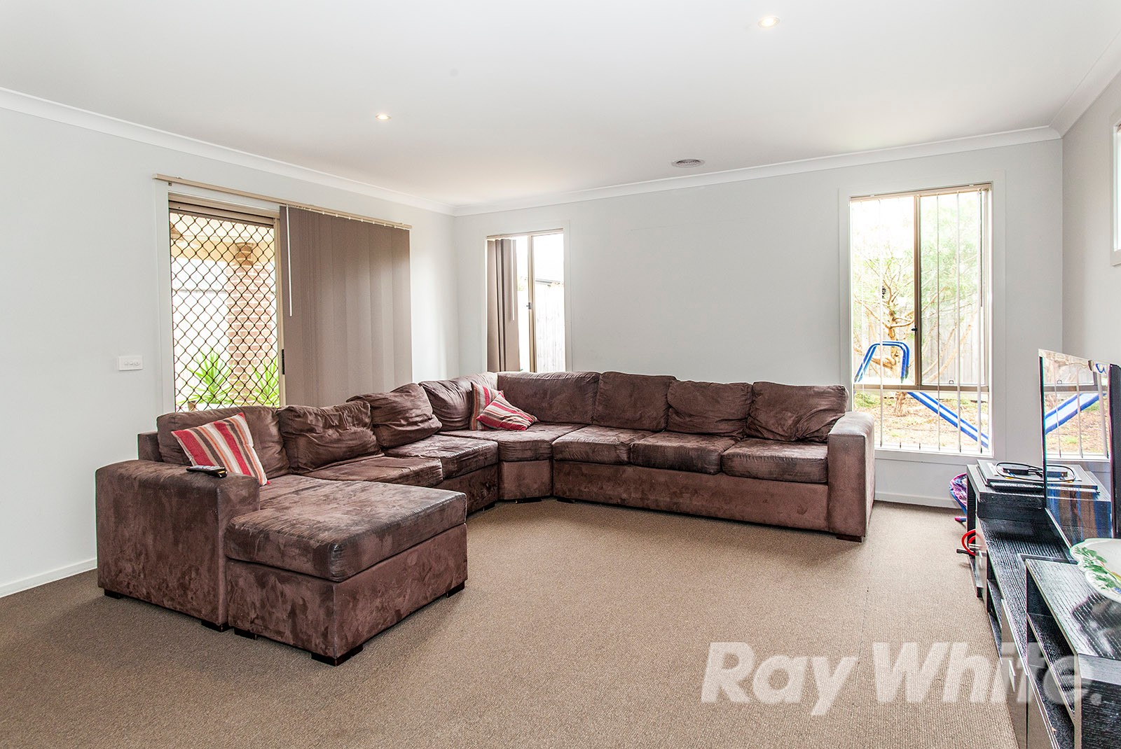 16 Currawong Crescent, Pakenham, VIC 3810
