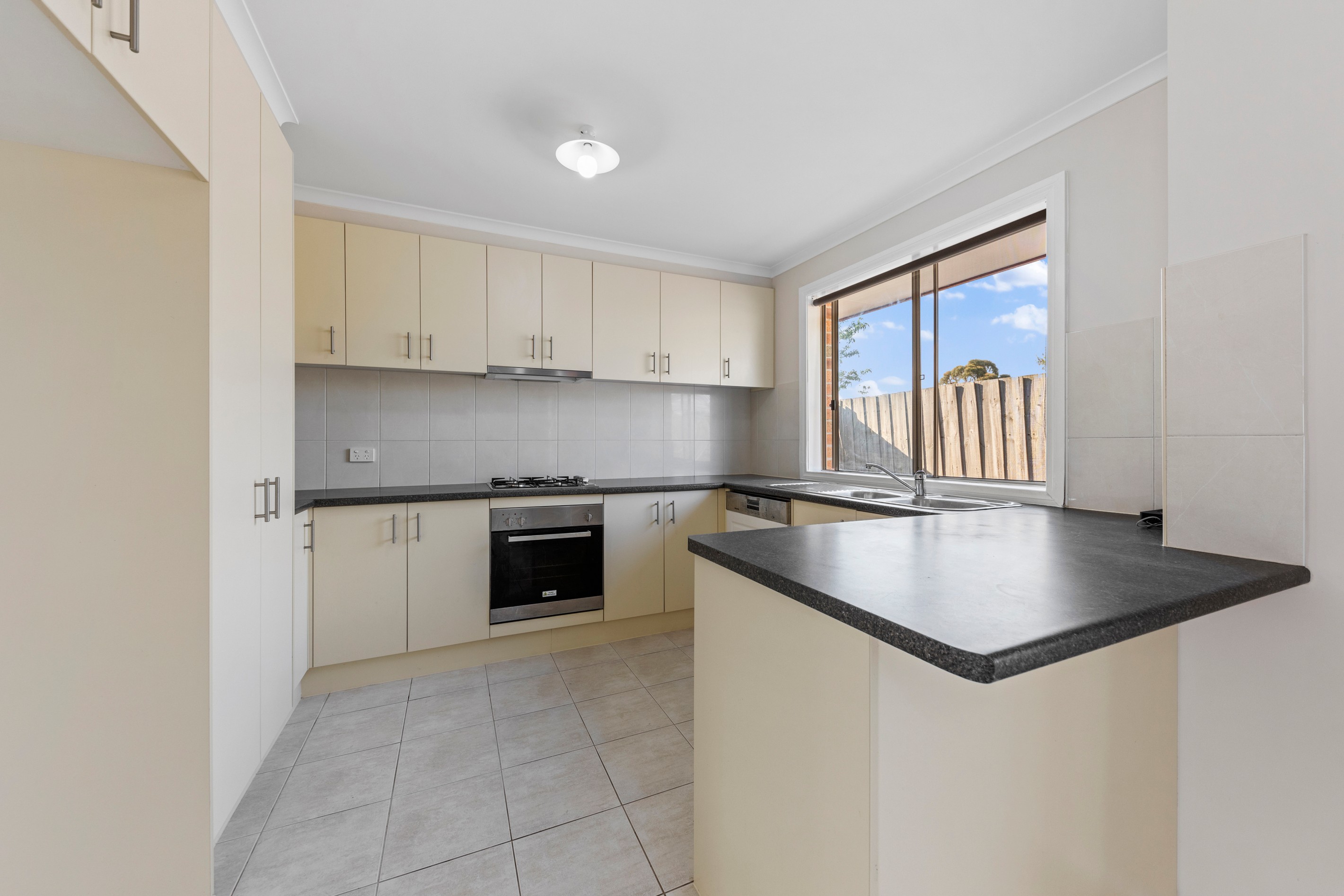 2/10 Adam Court, Pakenham, VIC 3810