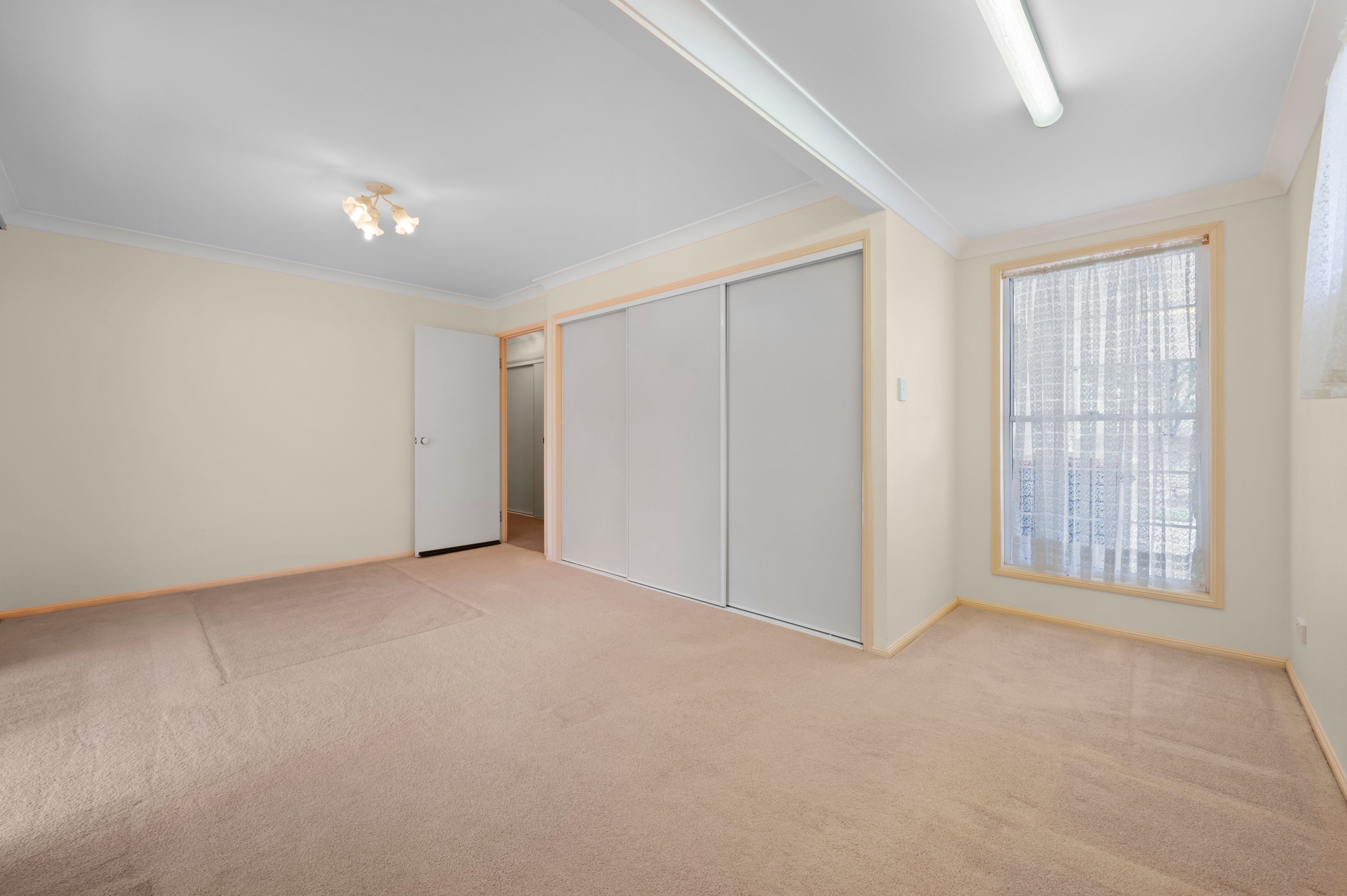 44 Greenwood Crescent — photo 10 of 19