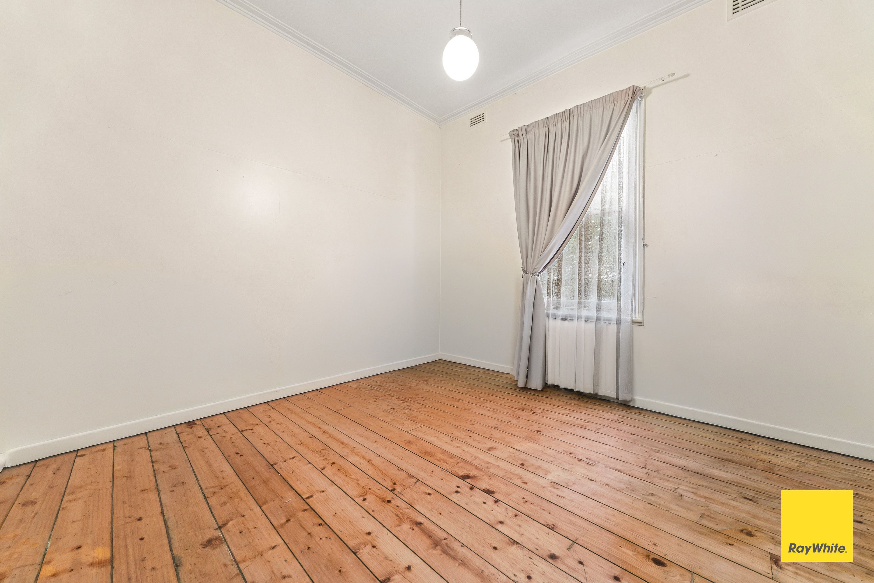 33 Lucan Street — photo 6 of 16