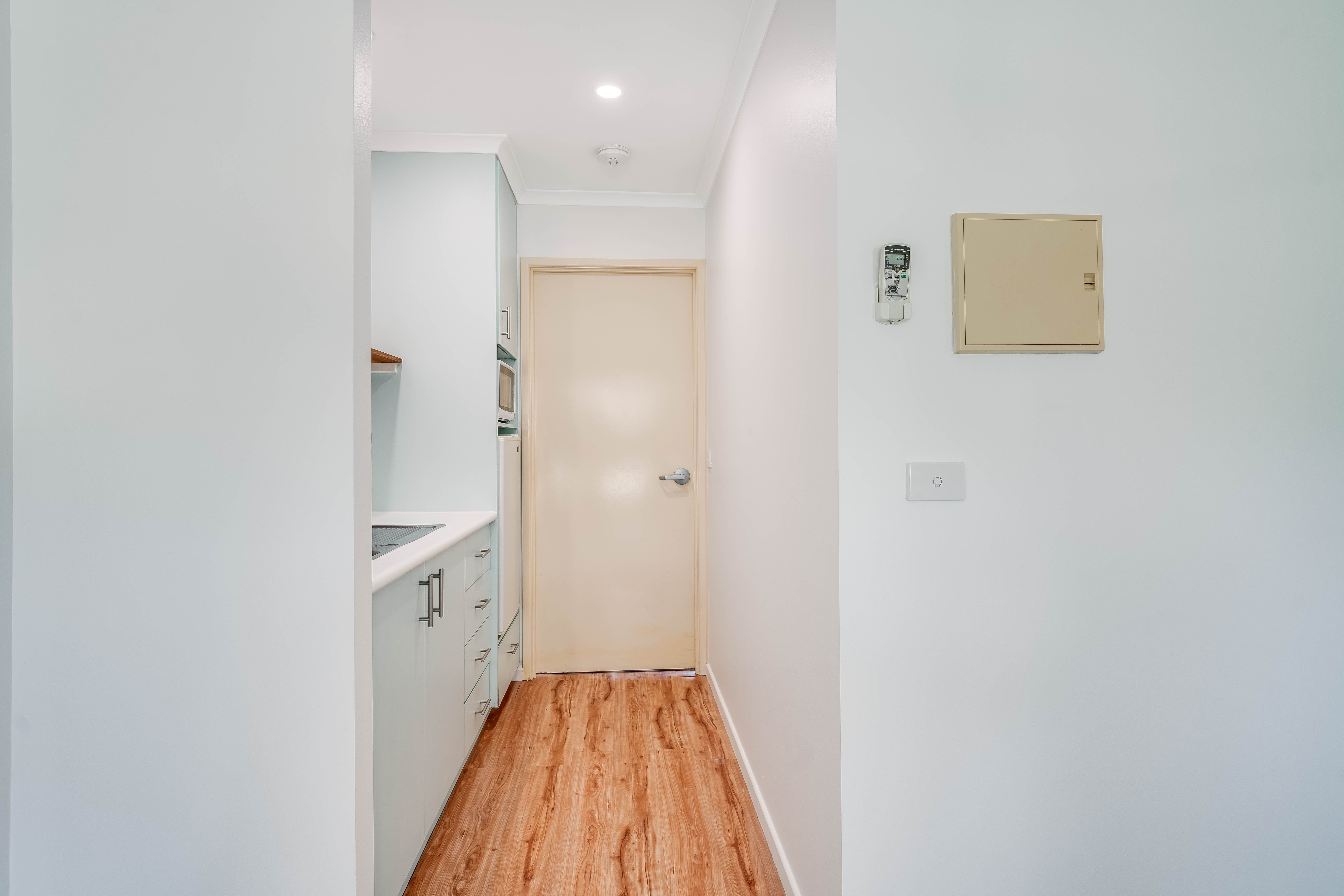 11/7 Severin Court — photo 3 of 12