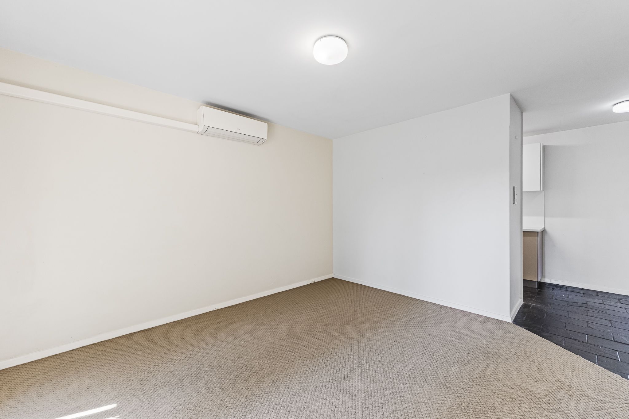 11/56 Riversdale Road — photo 3 of 21