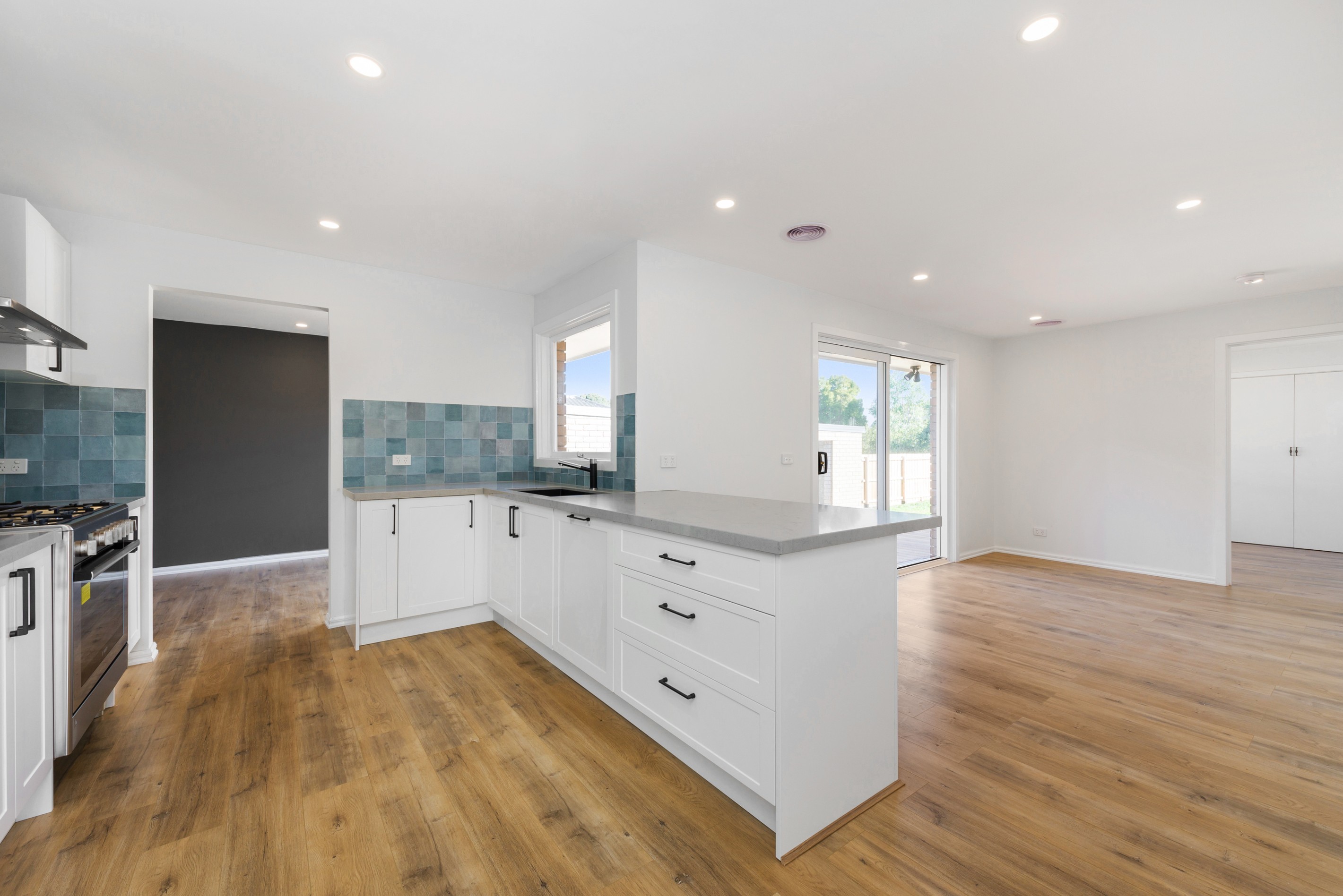 27 King Parade, Knoxfield, VIC 3180
