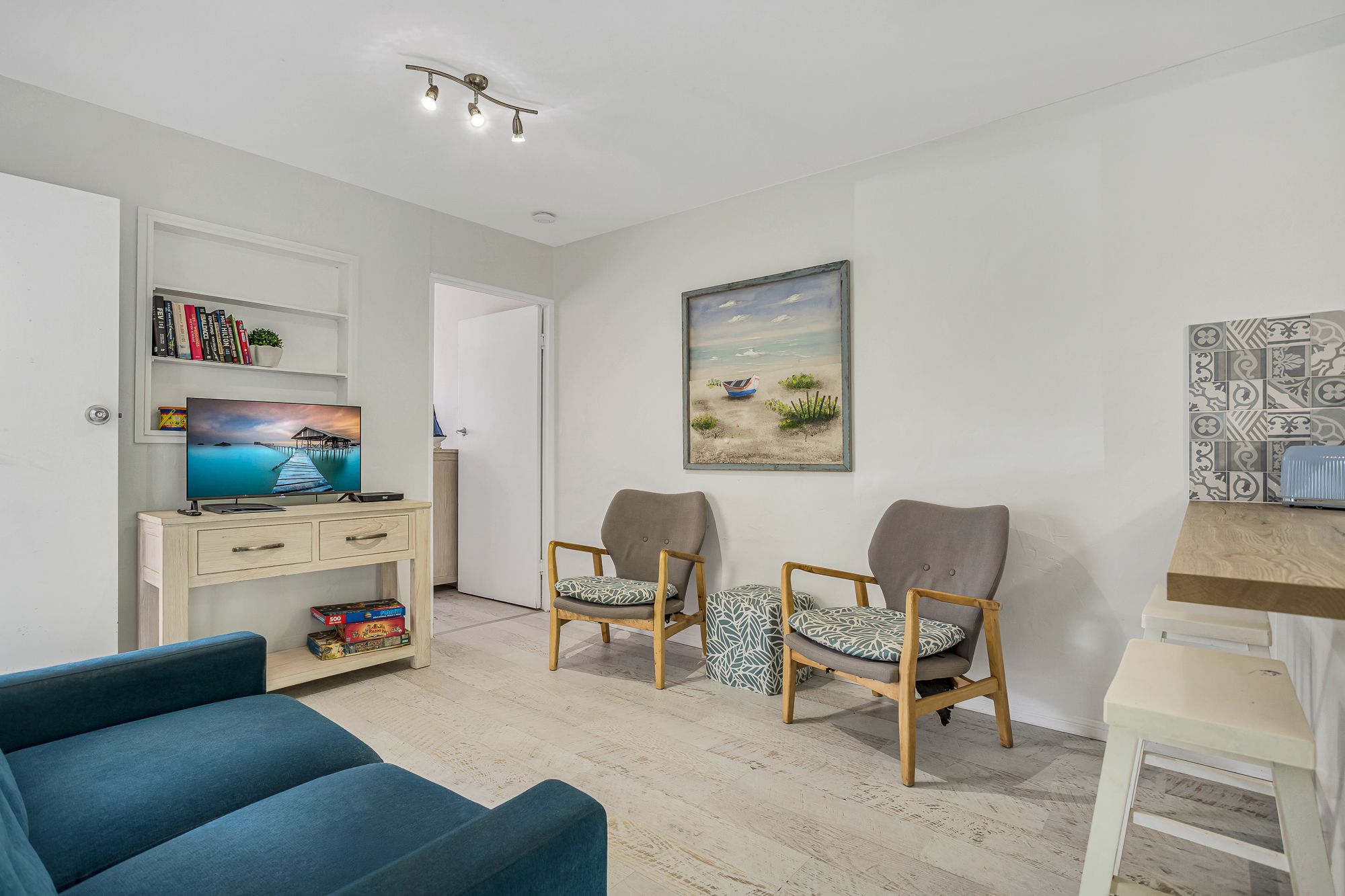 3/9-11 Amphora Street — photo 3 of 8