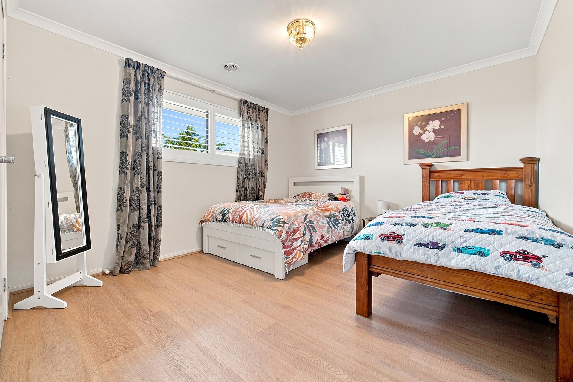 22 Lyndhurst Boulevard — photo 10 of 16
