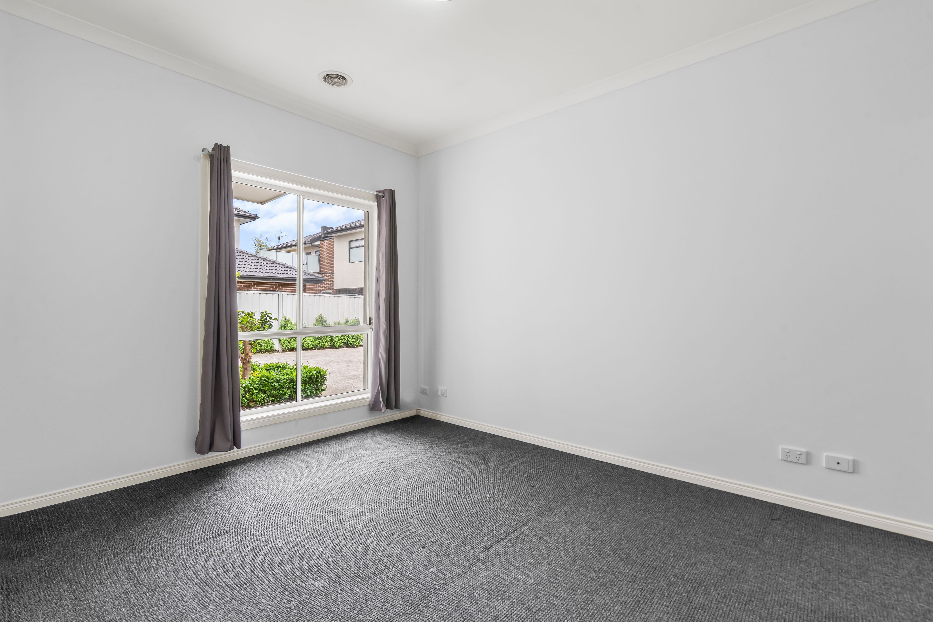2/132 Kitchener Street — photo 6 of 10