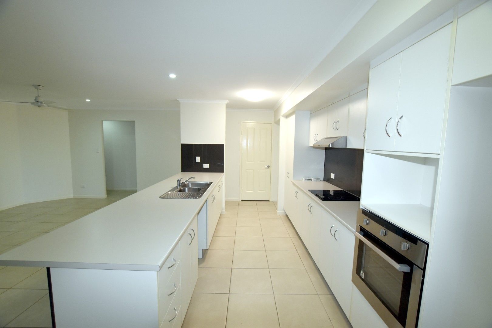 12 Bingera Street, SEAVIEW HEIGHTS, QLD 4680