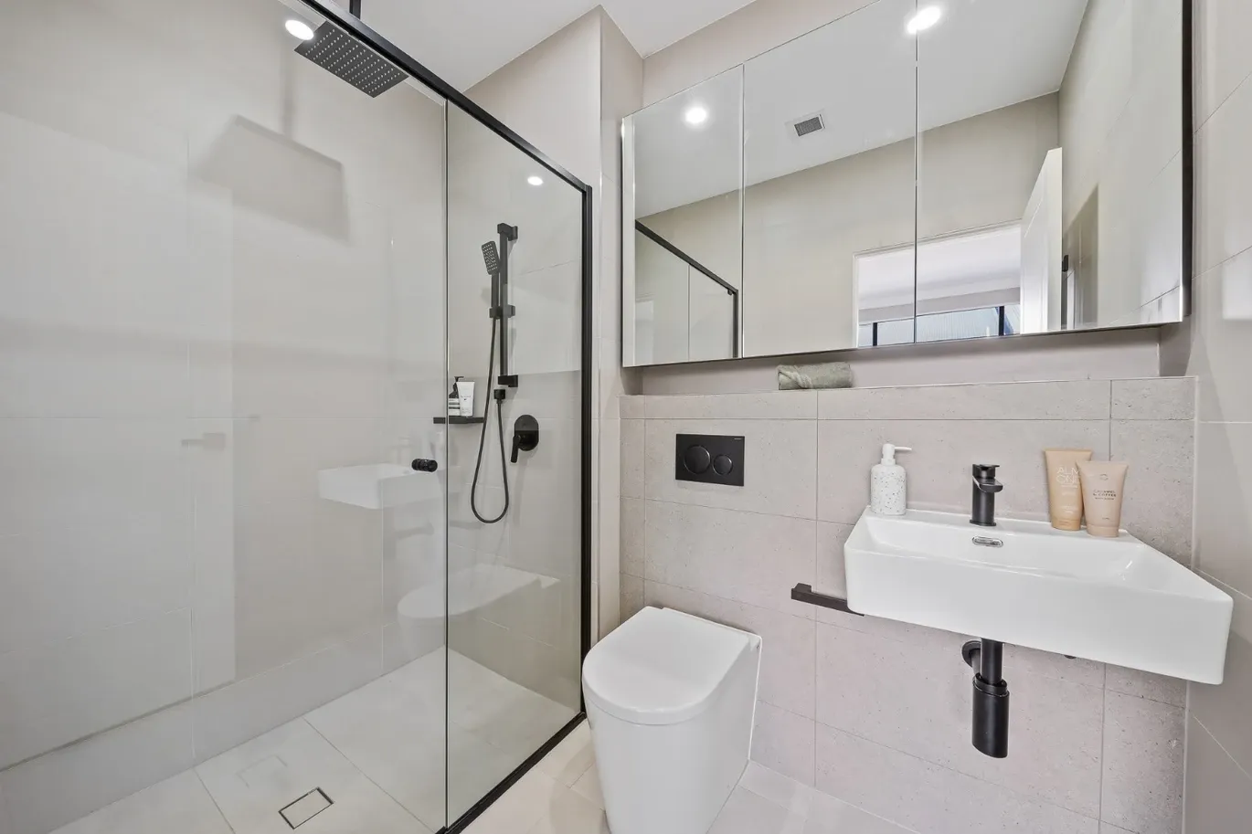 2-8 Bando Road — photo 4 of 6