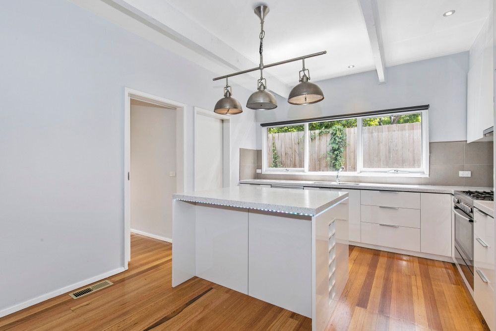 33 Alexander Crescent, Ferntree Gully, VIC 3156