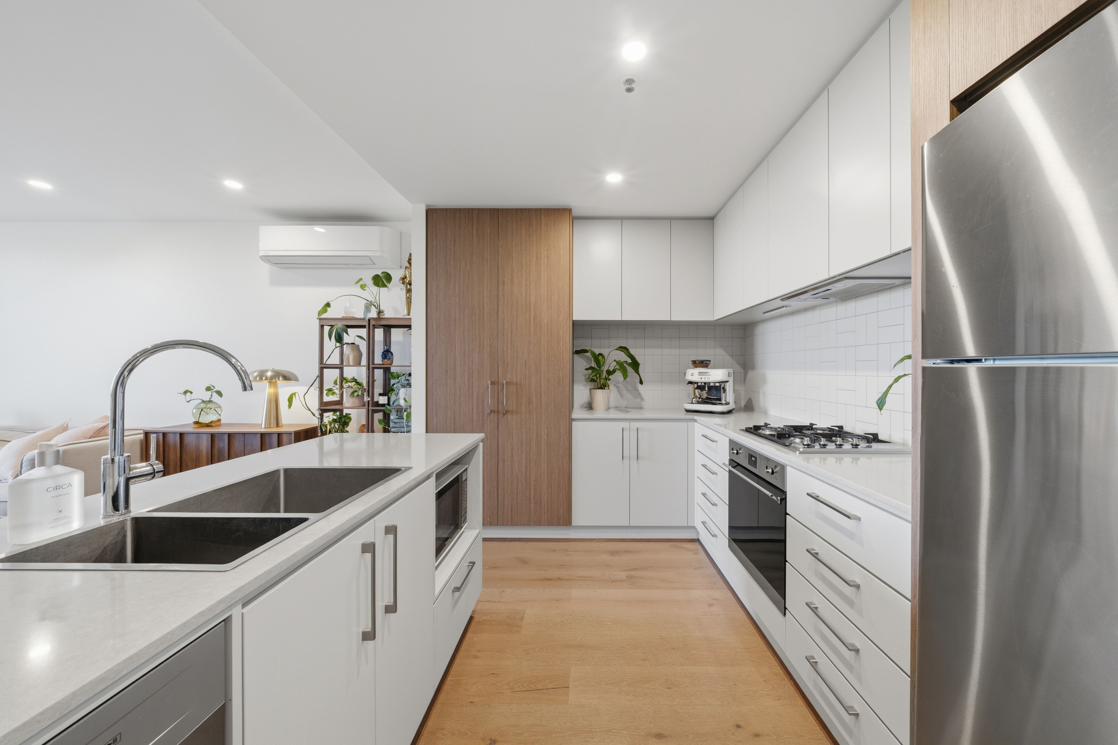 34/11 Irving Street — photo 8 of 29