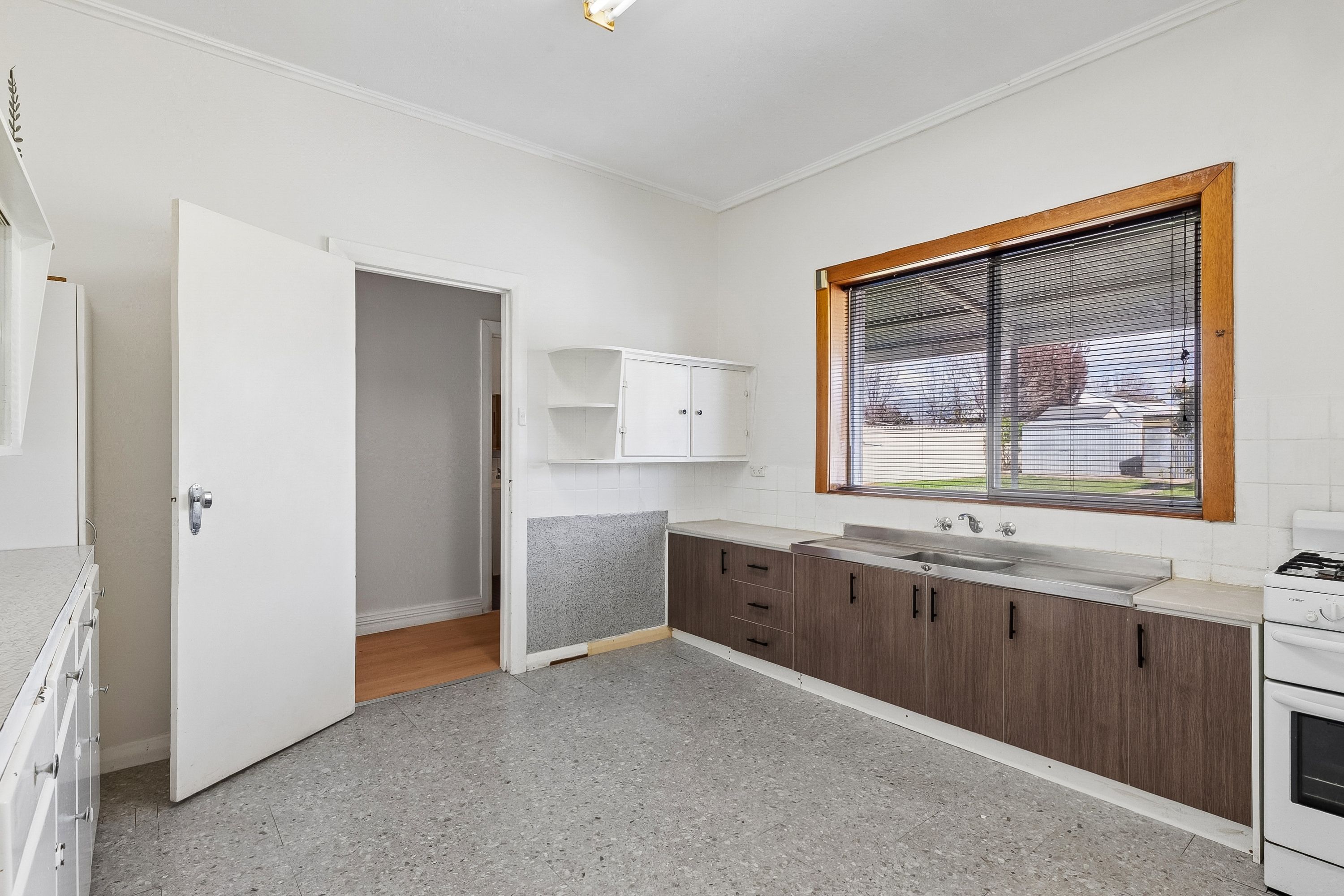 27 Kitchener Street — photo 5 of 8