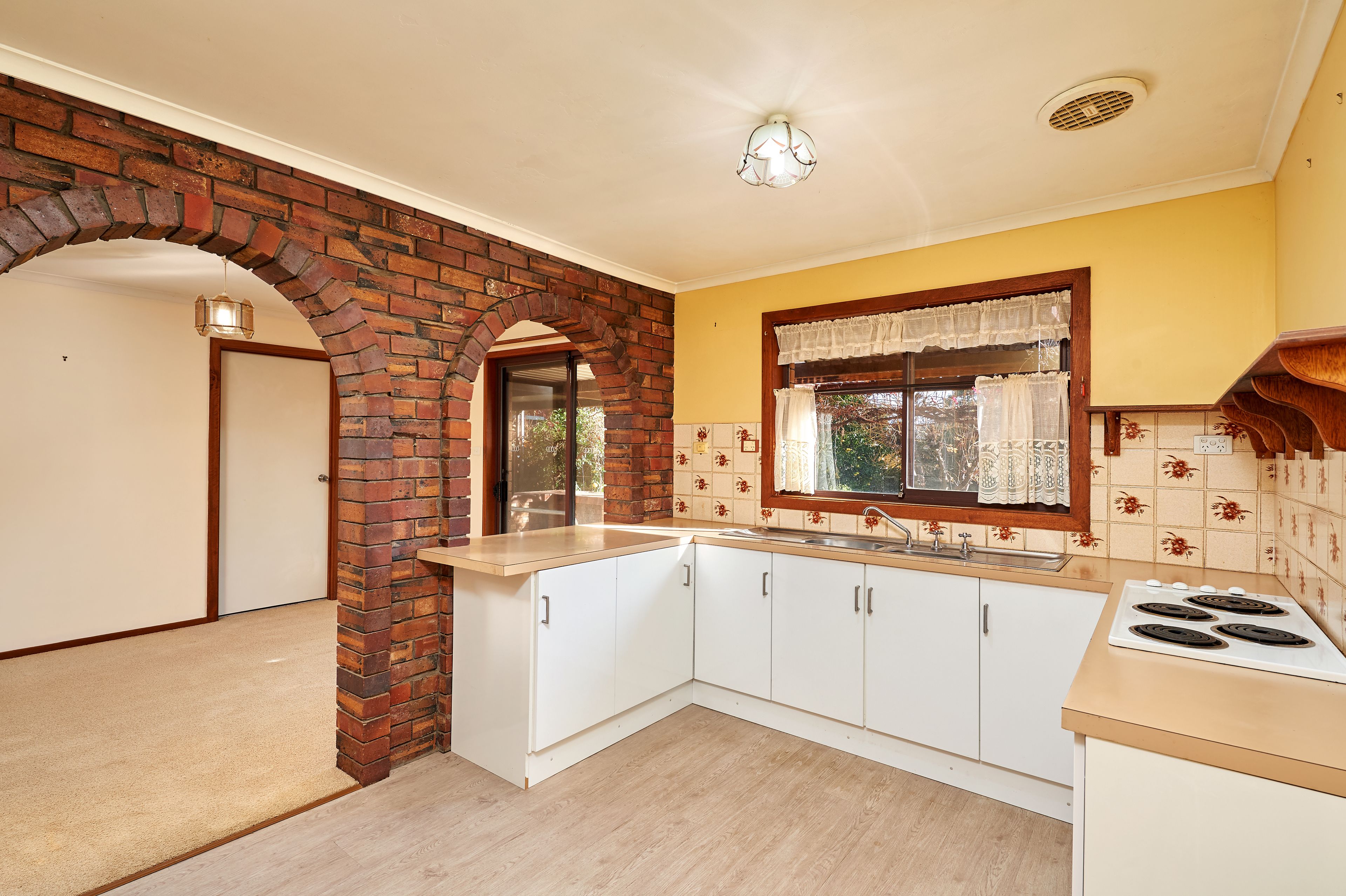 12 Myall Crescent, Lake Albert, NSW 2650