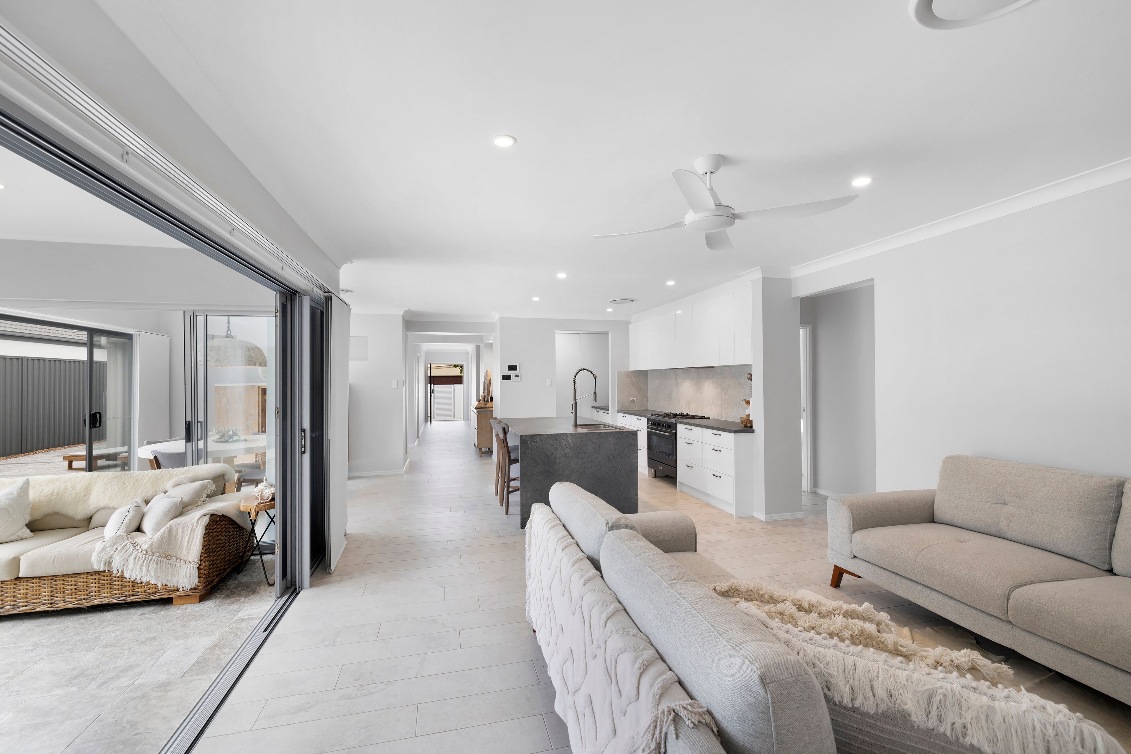 112 Grand Parade, Kawana Island QLD 4575