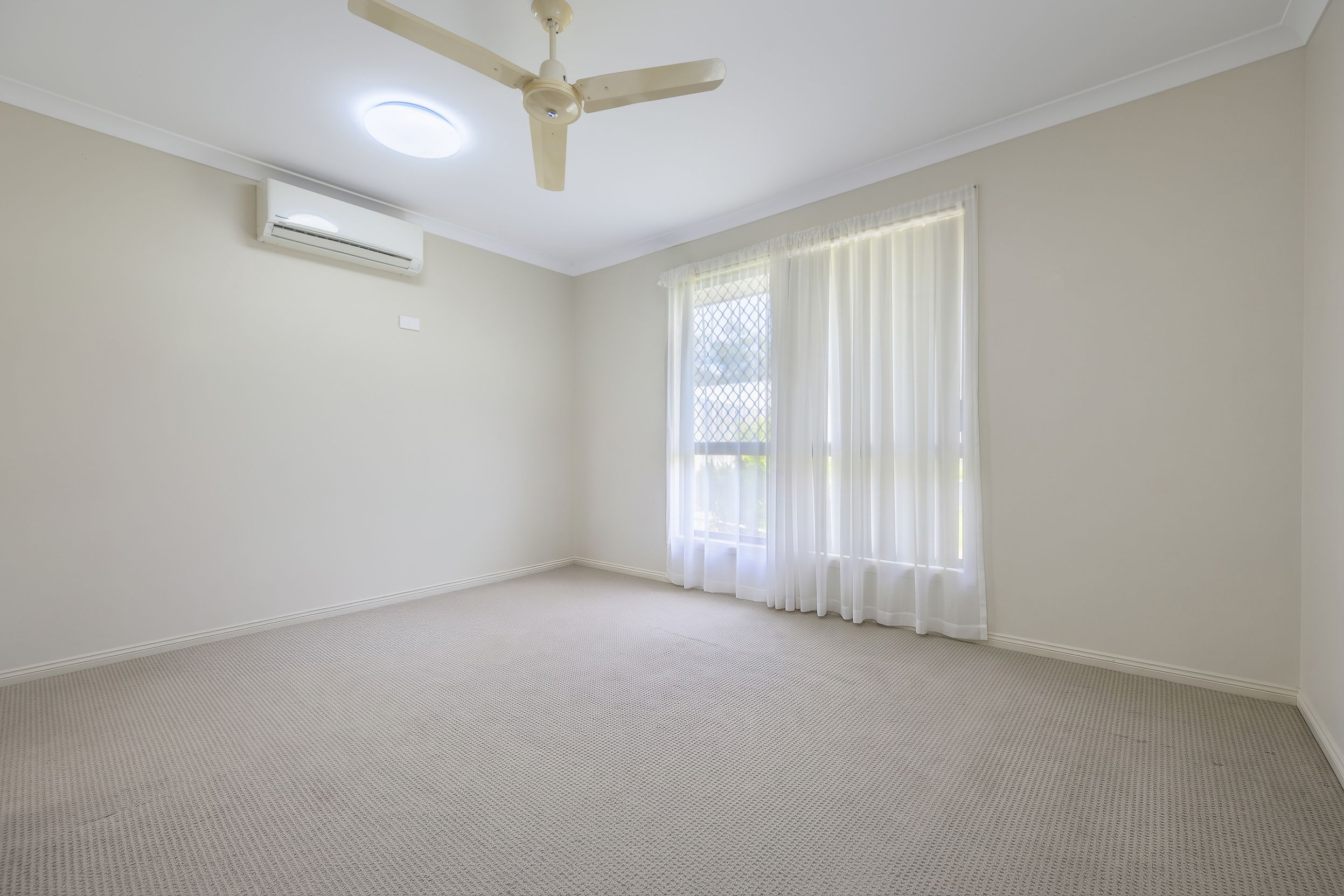 44 Iris Road — photo 6 of 17