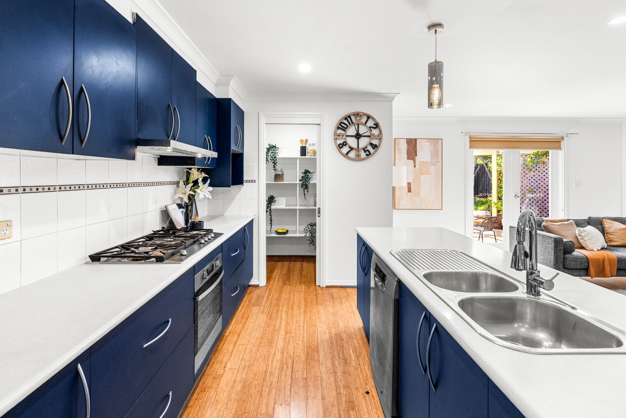 5 Radiata Close, MANOR LAKES, VIC 3024