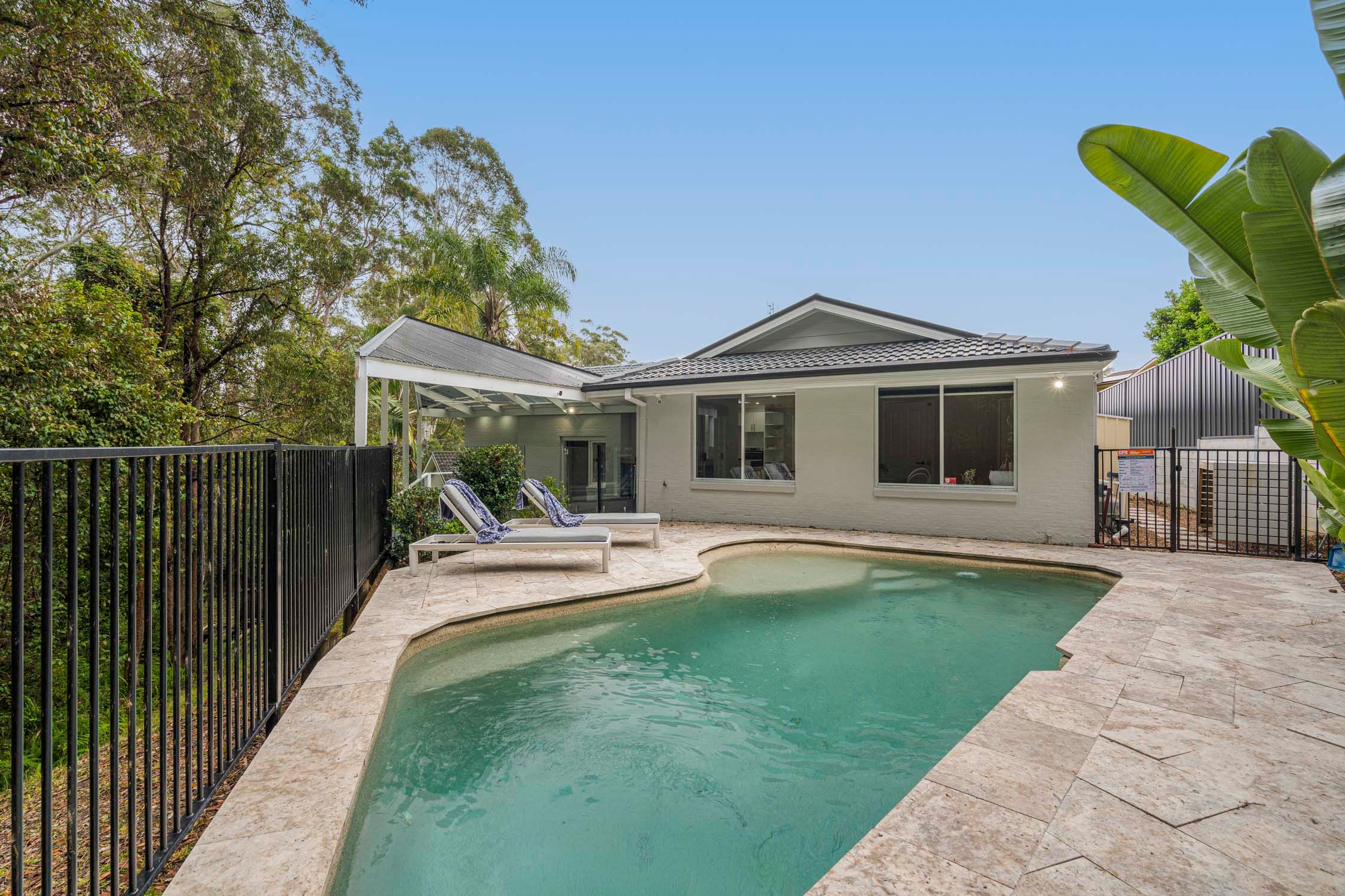 12 Sandringham Close — photo 10 of 18