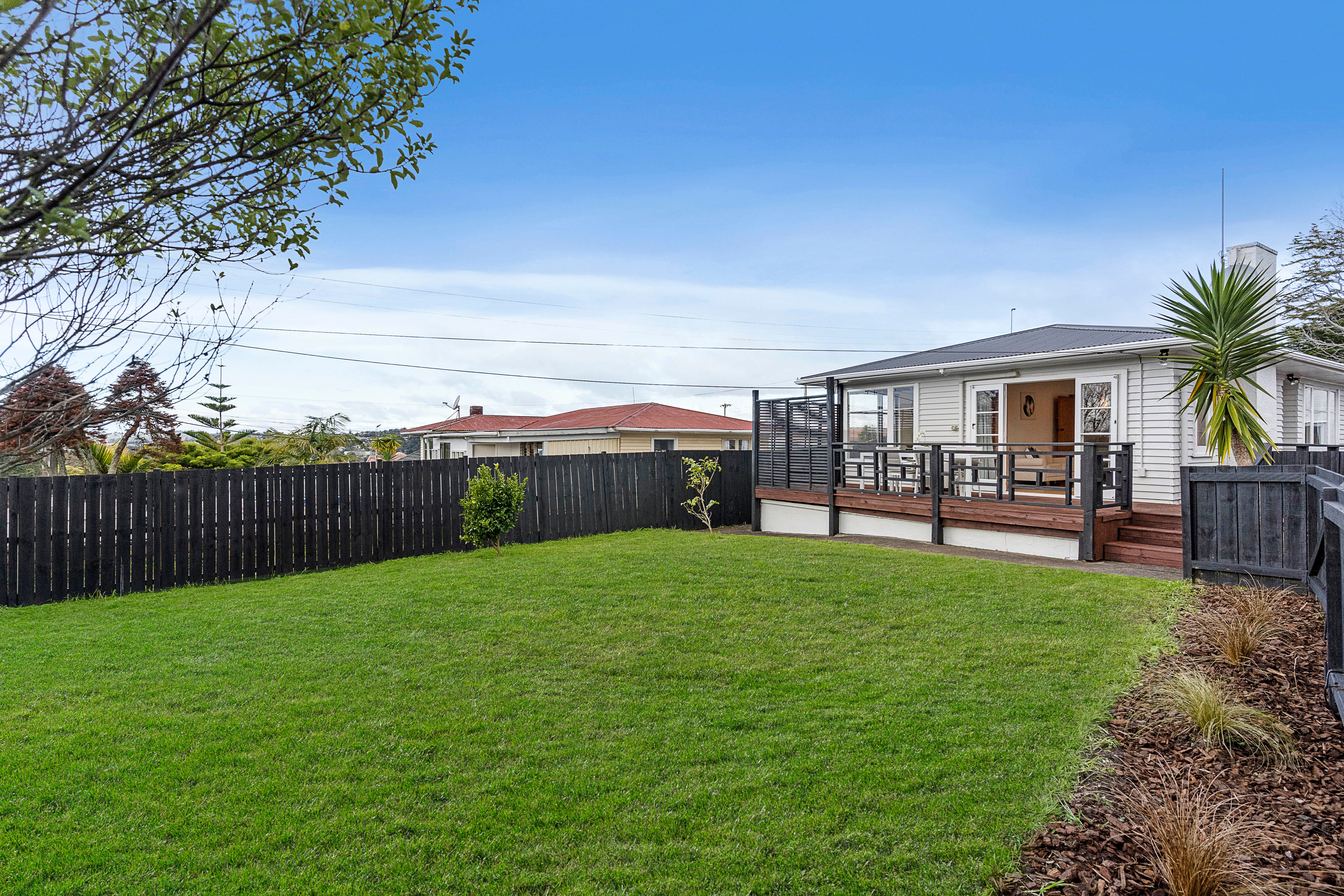 5 Fairclough Road, Beach Haven, North Shore City 0626 Sold House