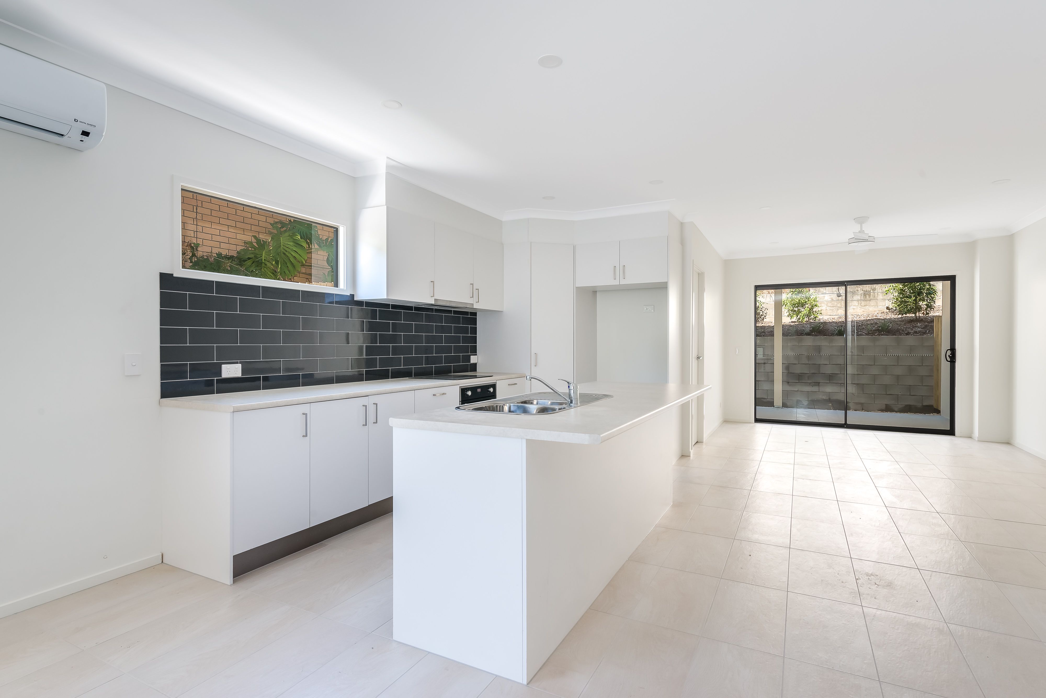 18 Enid Avenue, Southport, QLD 4215