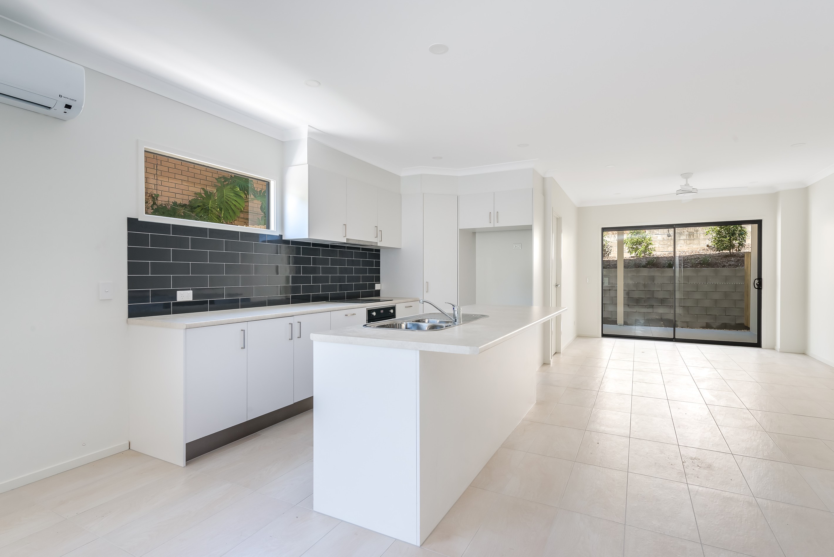 18 Enid Avenue, Southport, QLD 4215
