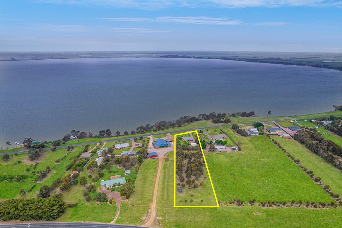 41 Frontage Road, Lake Bolac, VIC 3351